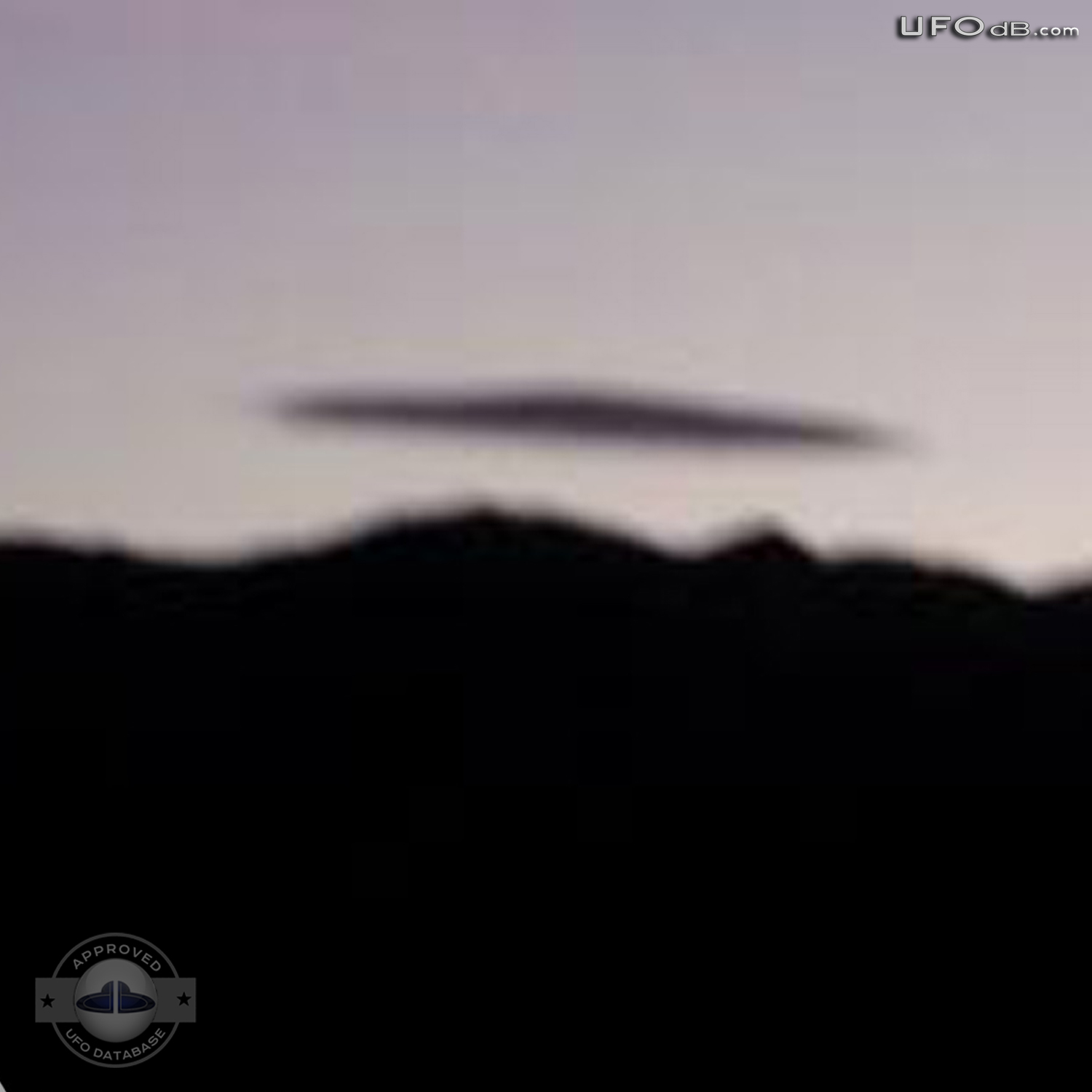 Renowned Aviator shoot a UFO picture in Cachi, Argentina | April 2011 UFO Picture #283-2