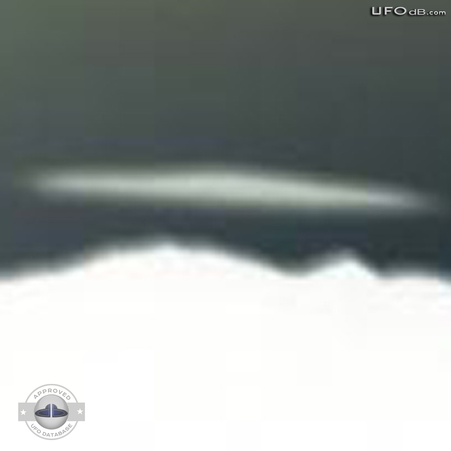 Renowned Aviator shoot a UFO picture in Cachi, Argentina | April 2011 UFO Picture #283-4