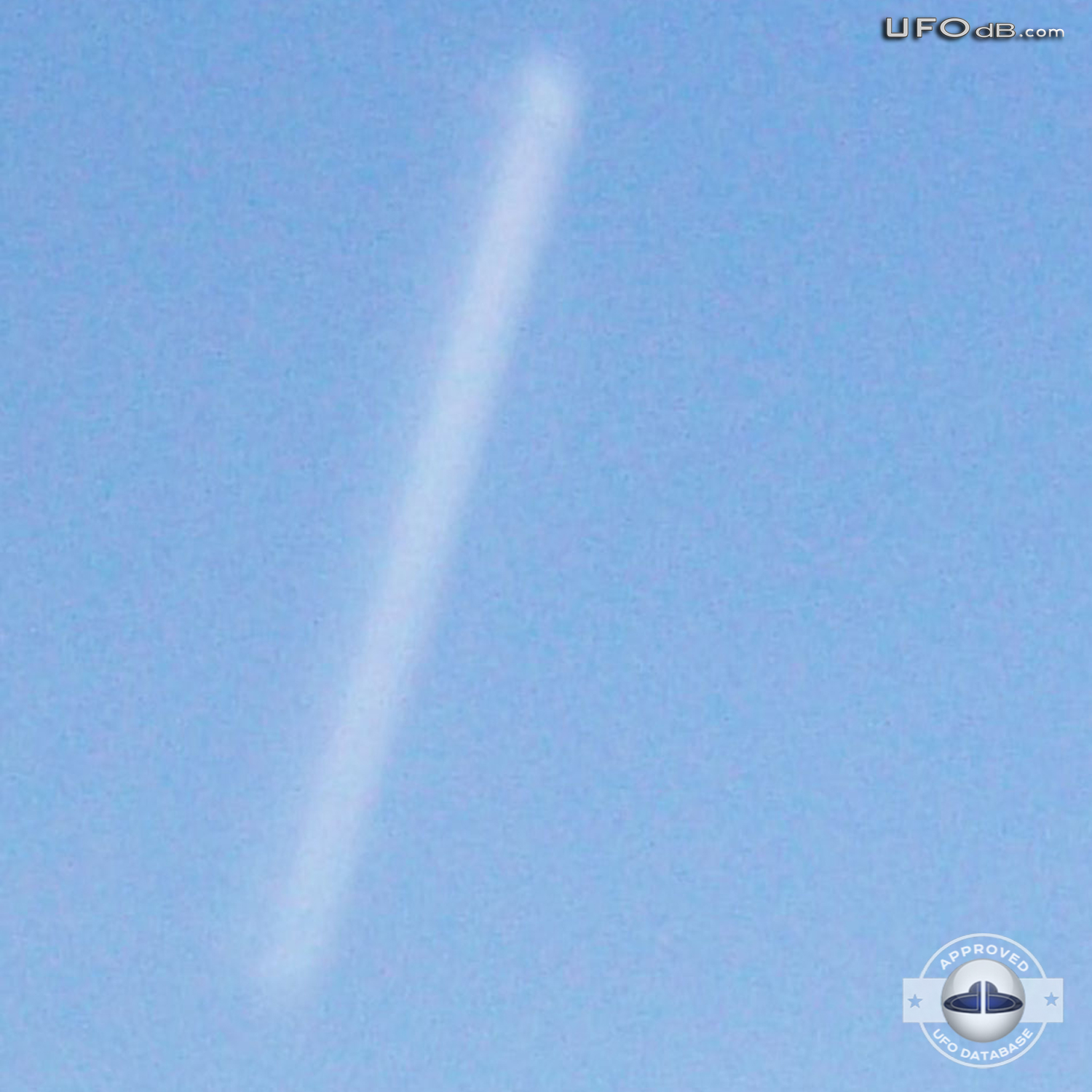 White line with UFO near Dog Island in Florida | USA | March 15 2011 UFO Picture #288-2