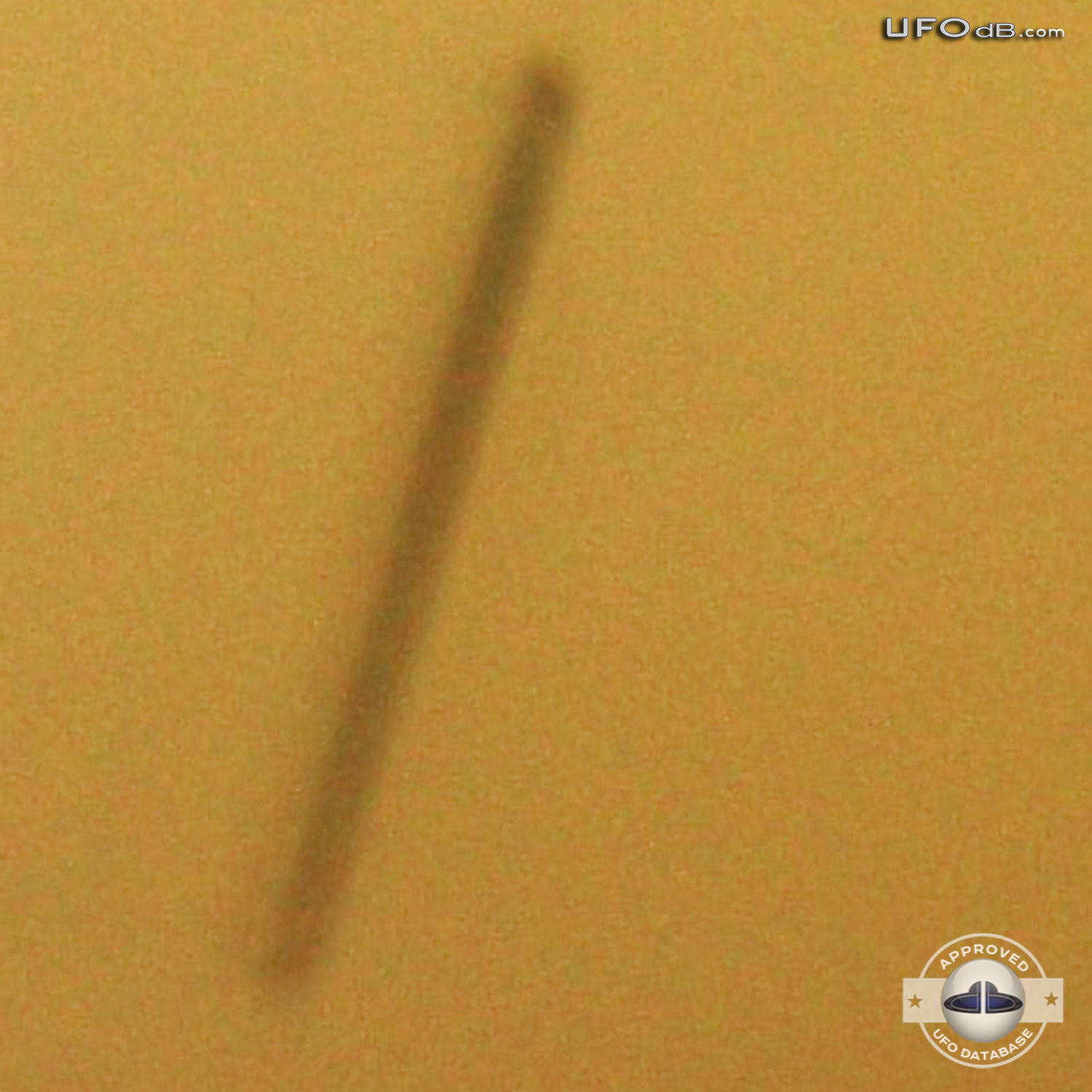 White line with UFO near Dog Island in Florida | USA | March 15 2011 UFO Picture #288-3