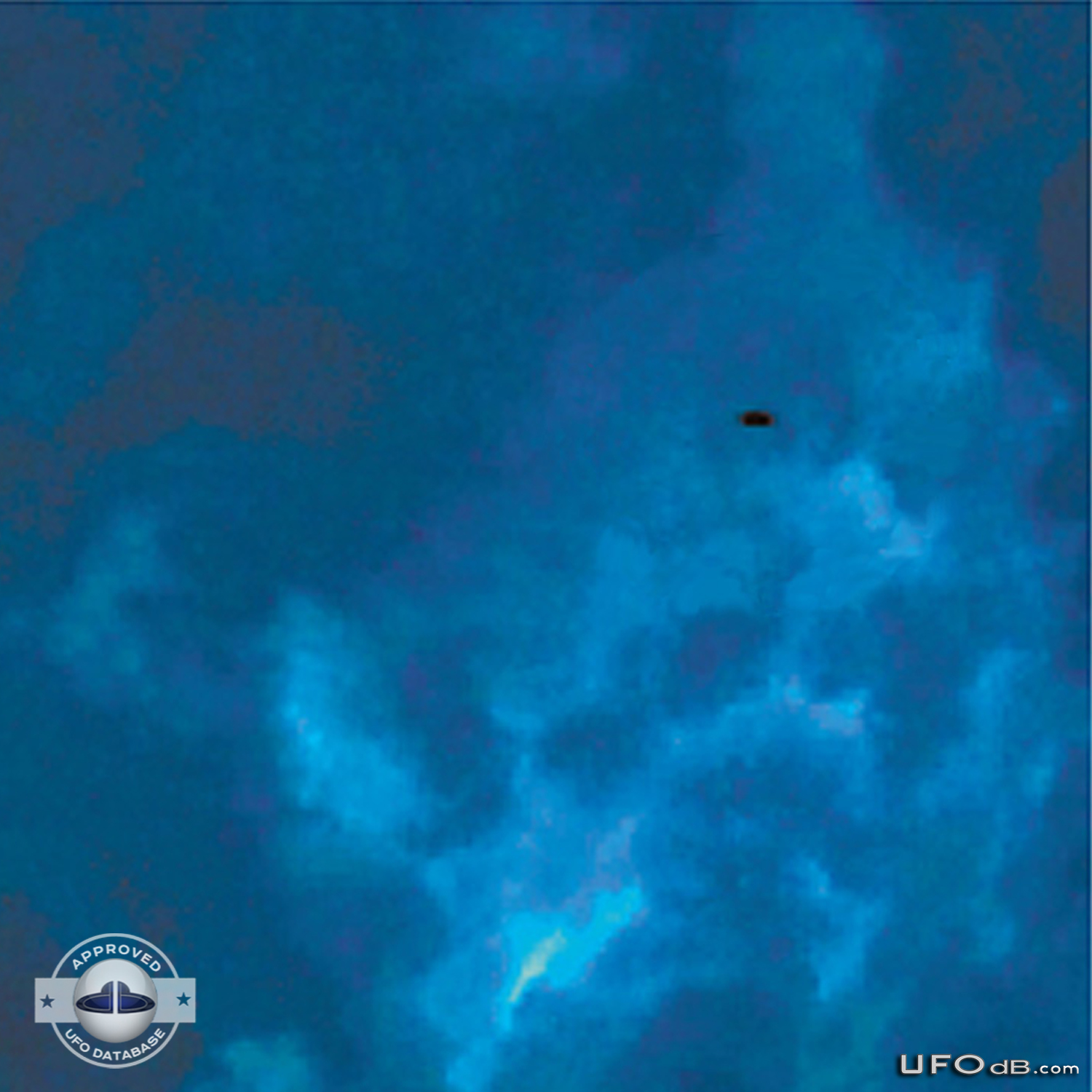 Dongguan Students get controversial UFO picture | China | May 11 2011 UFO Picture #289-3