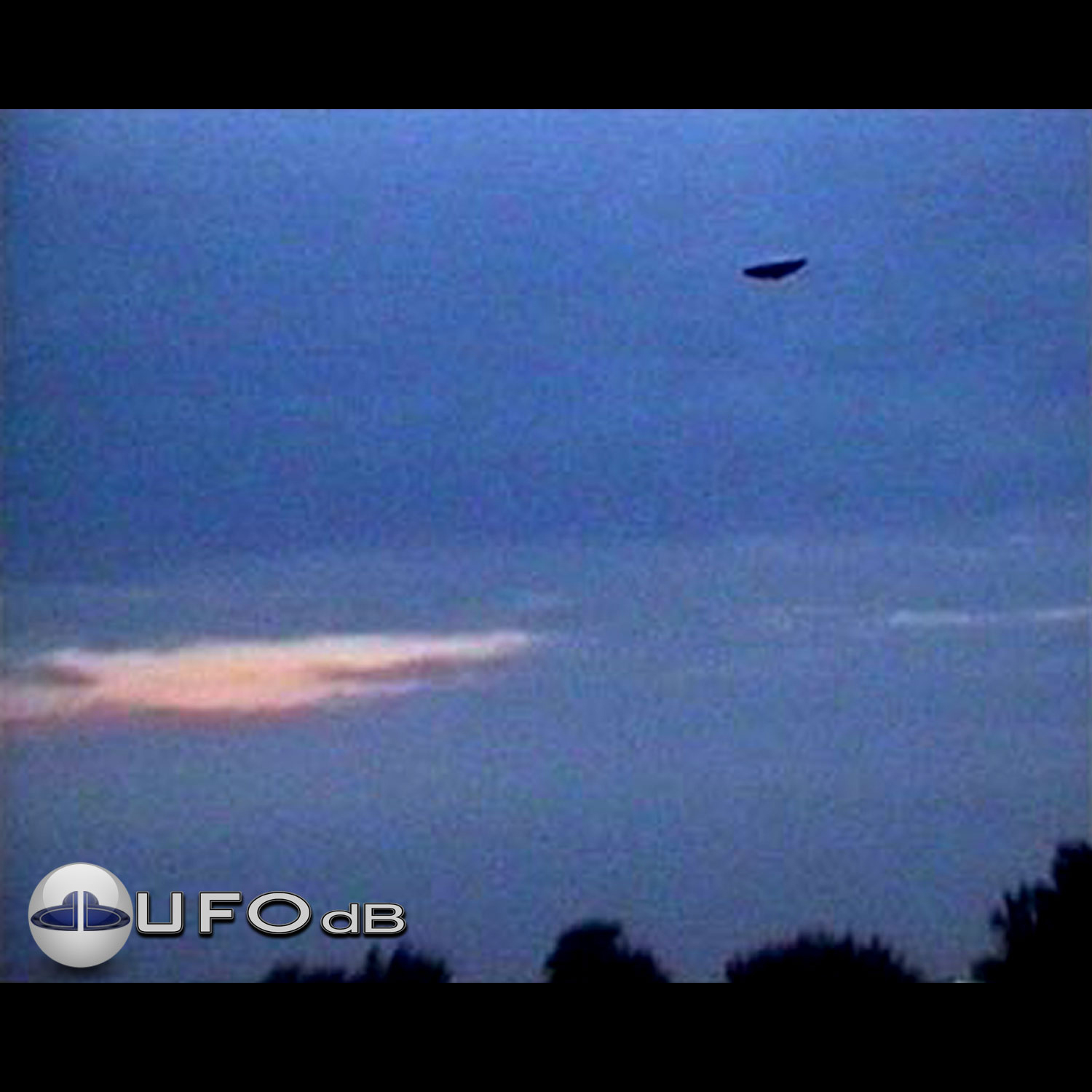 UFO seen over the famous Avebury stone circle region in Wiltshite UFO Picture #29-1
