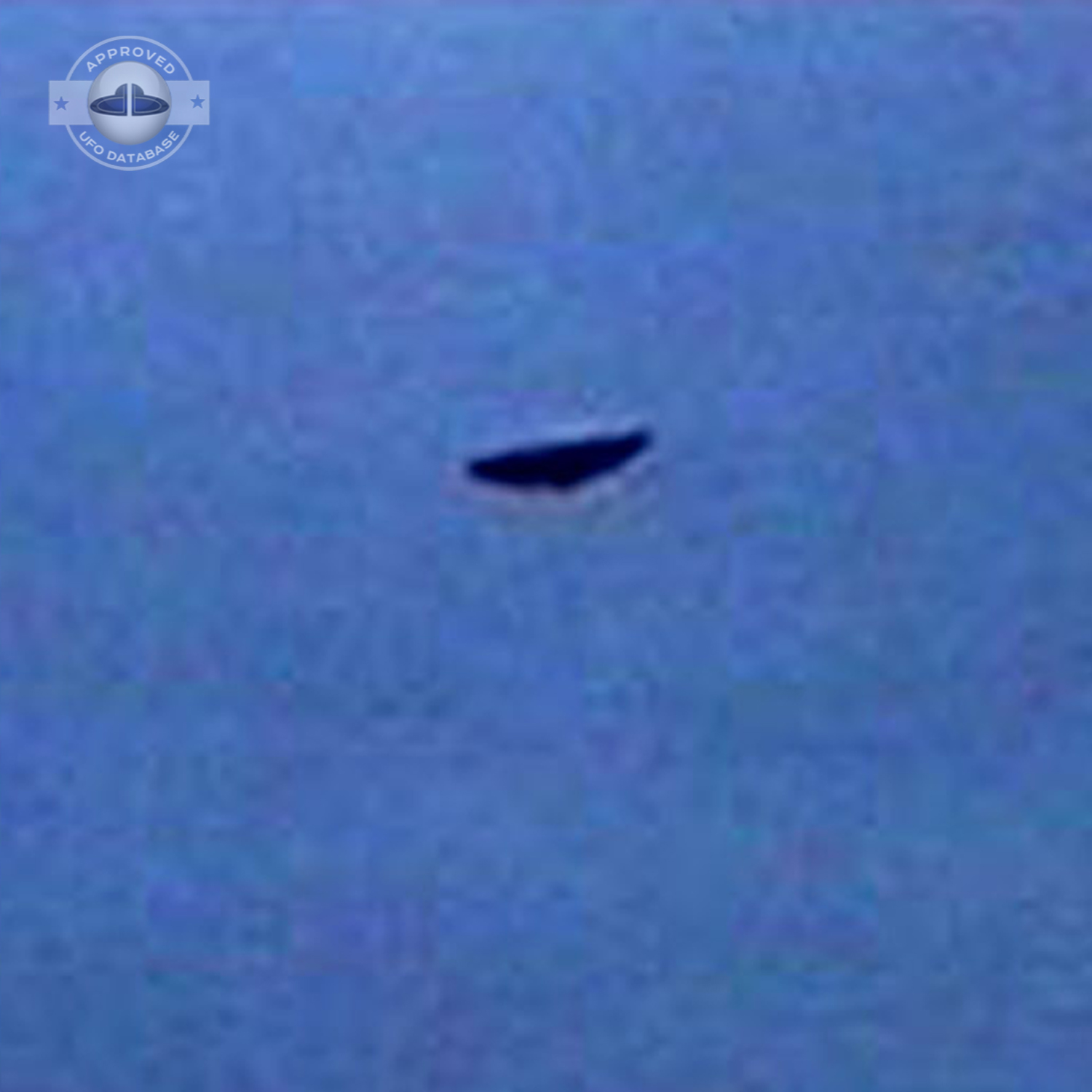 UFO seen over the famous Avebury stone circle region in Wiltshite UFO Picture #29-3