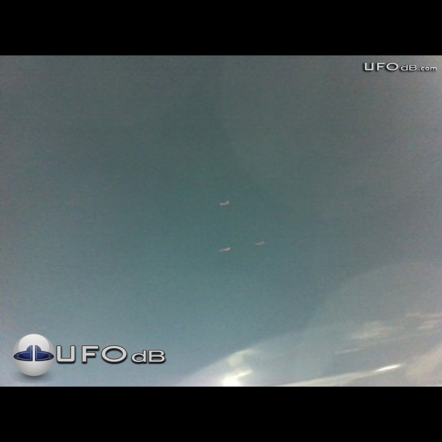 Lady Terrified by Huge UFO over her house | Illinois, USA | May 4 2011 UFO Picture #290-1