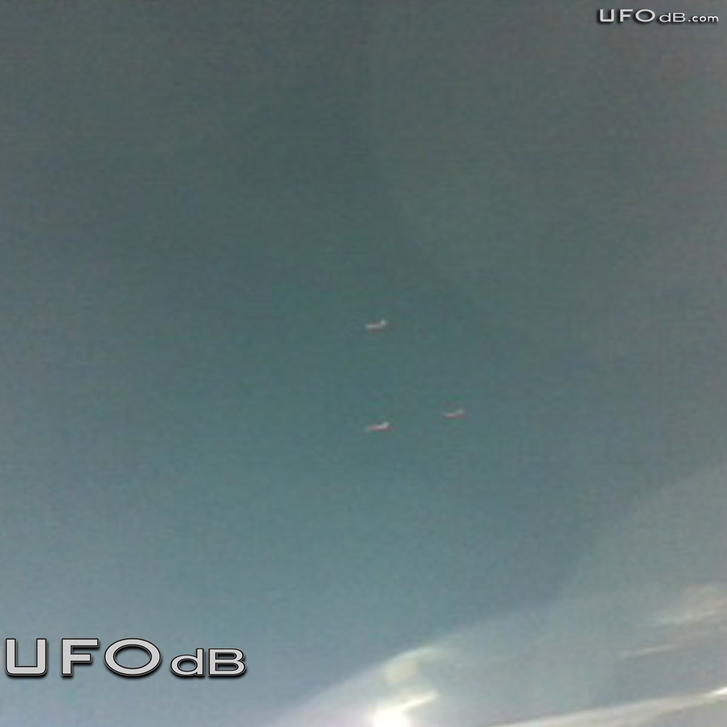 Lady Terrified by Huge UFO over her house | Illinois, USA | May 4 2011 UFO Picture #290-2