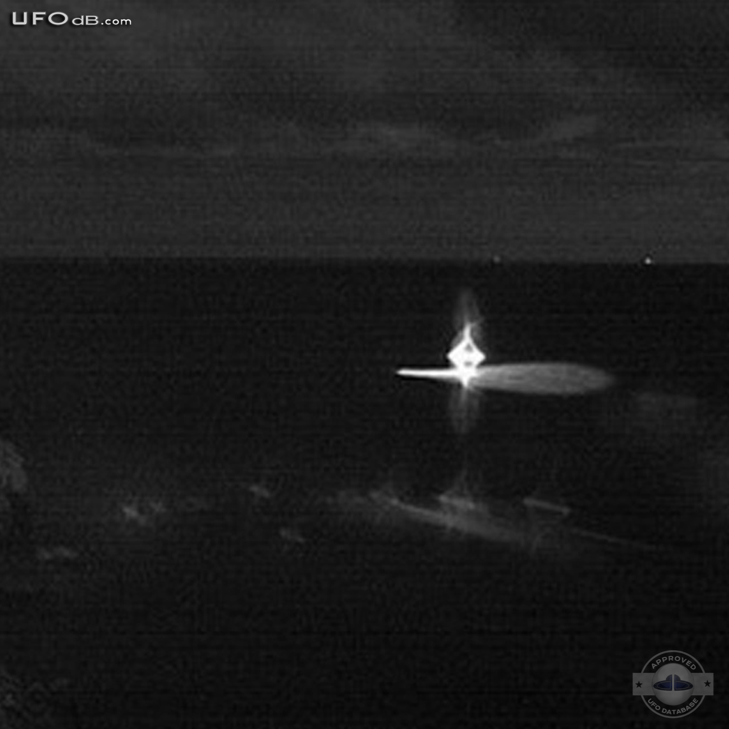 Santa Cesarea Terme floating UFO caught on Cam | Italy | May 17 2011 UFO Picture #295-3
