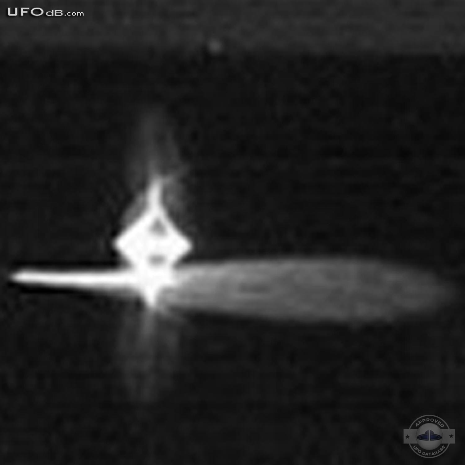 Santa Cesarea Terme floating UFO caught on Cam | Italy | May 17 2011 UFO Picture #295-5