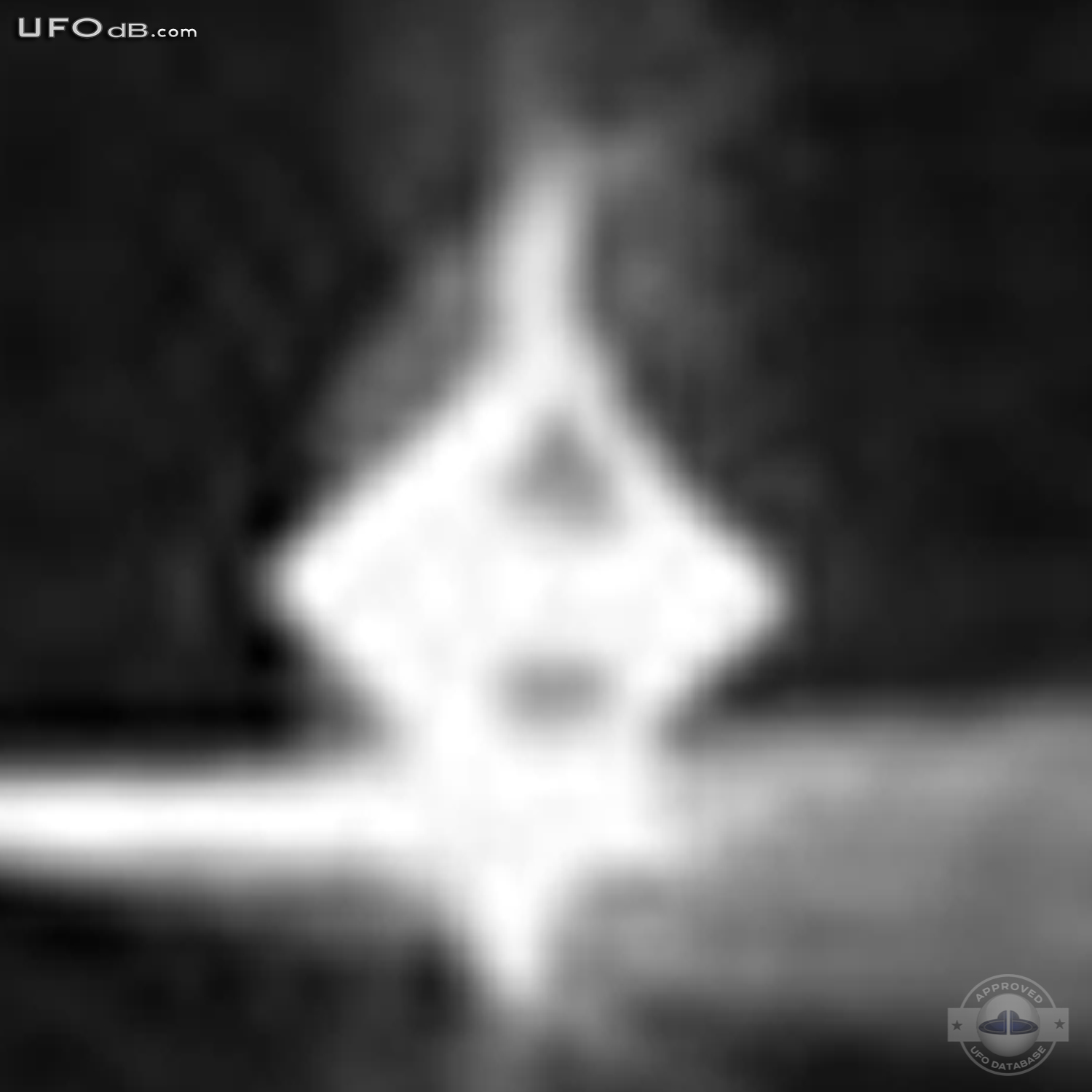 Santa Cesarea Terme floating UFO caught on Cam | Italy | May 17 2011 UFO Picture #295-6