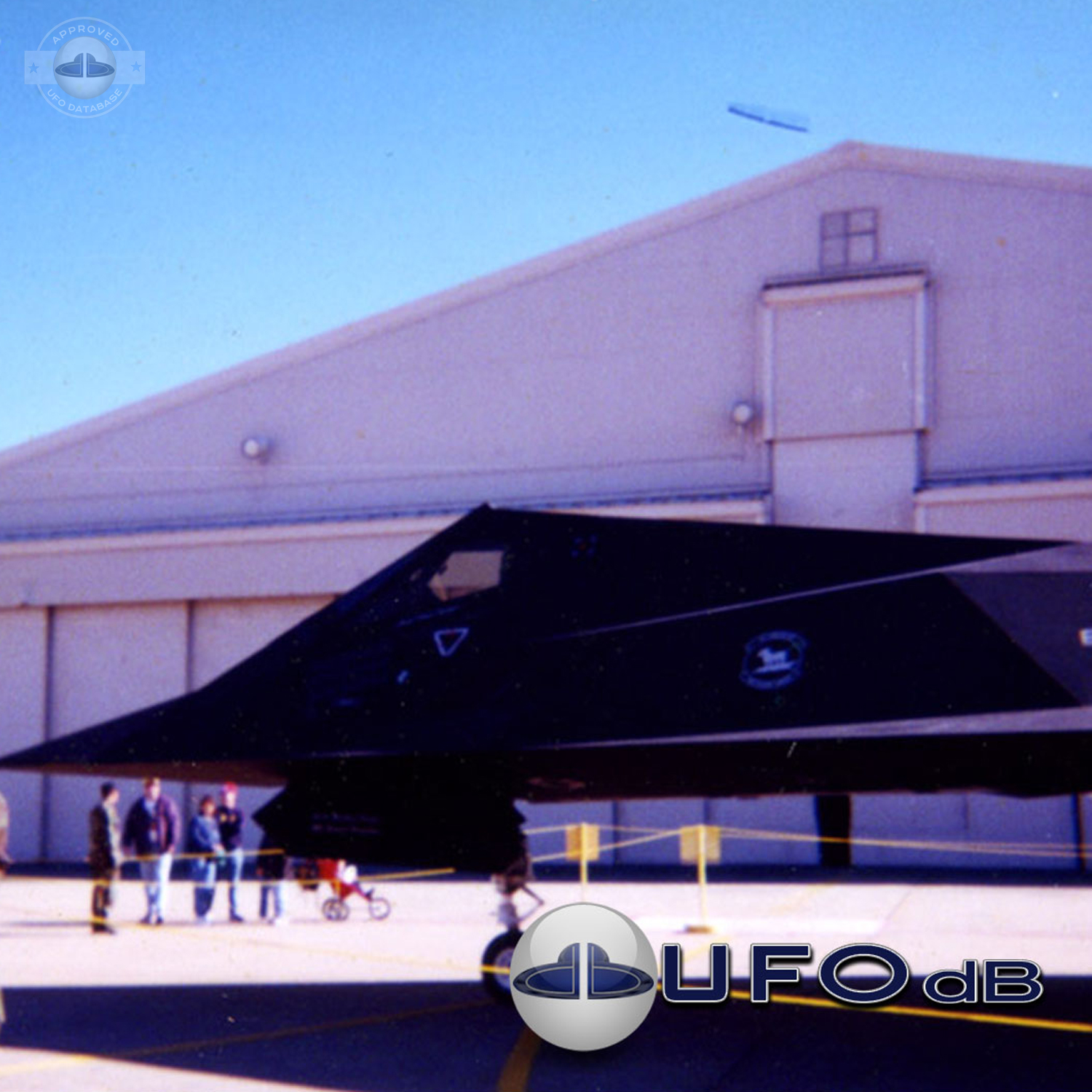 Little Rock, Arkansas UFO Pictures | UFO over hangar during Air Show UFO Picture #3-2