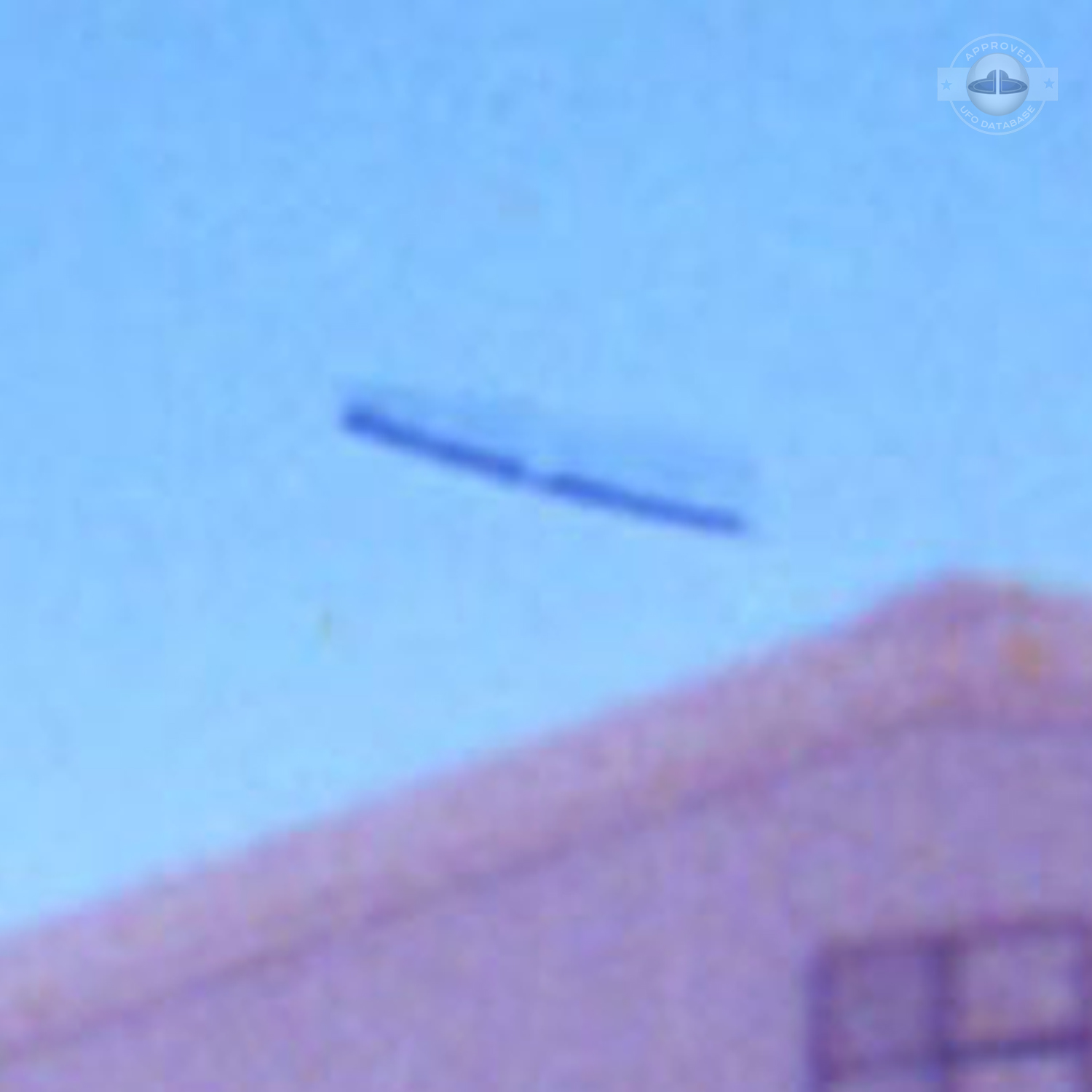 Little Rock, Arkansas UFO Pictures | UFO over hangar during Air Show UFO Picture #3-4