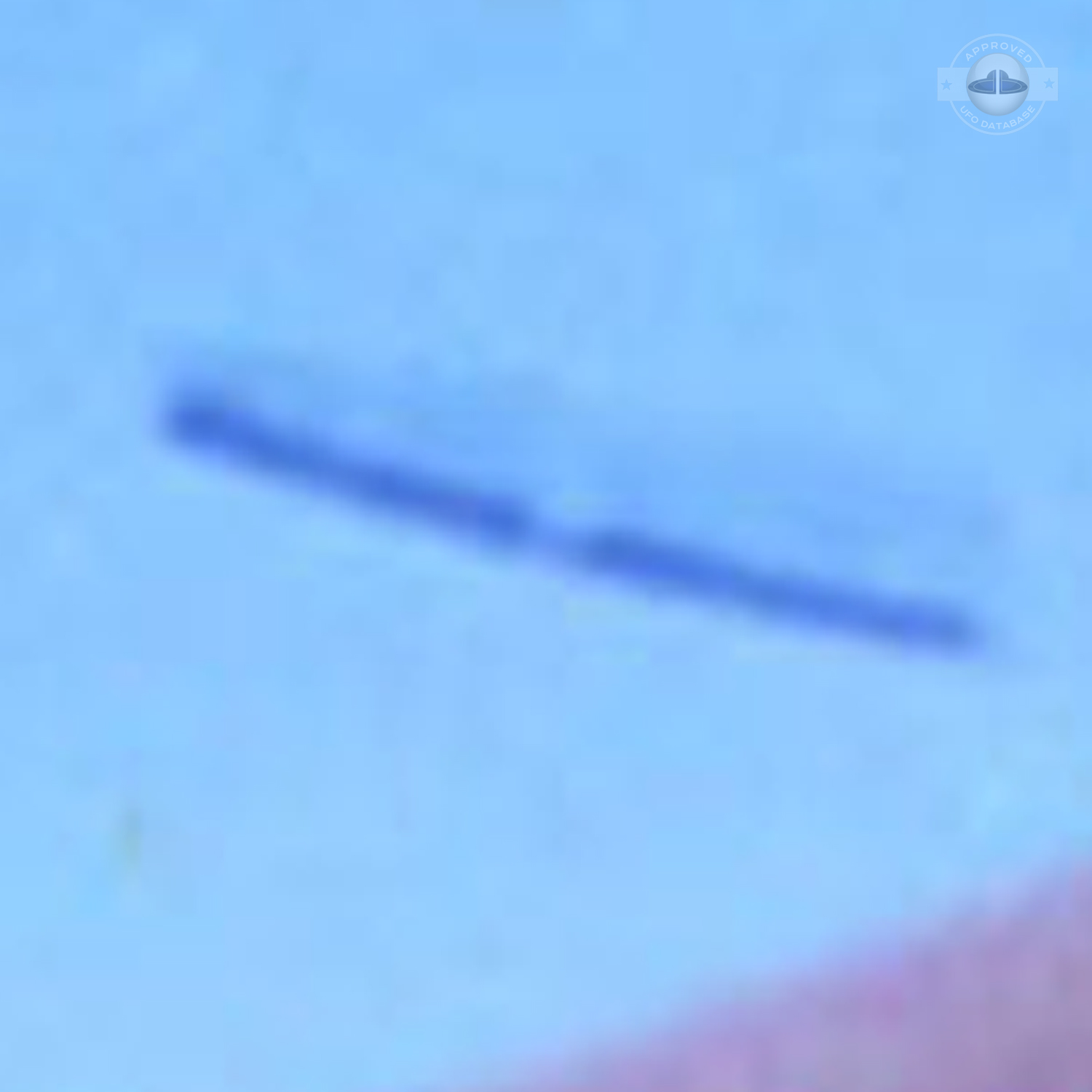 Little Rock, Arkansas UFO Pictures | UFO over hangar during Air Show UFO Picture #3-5