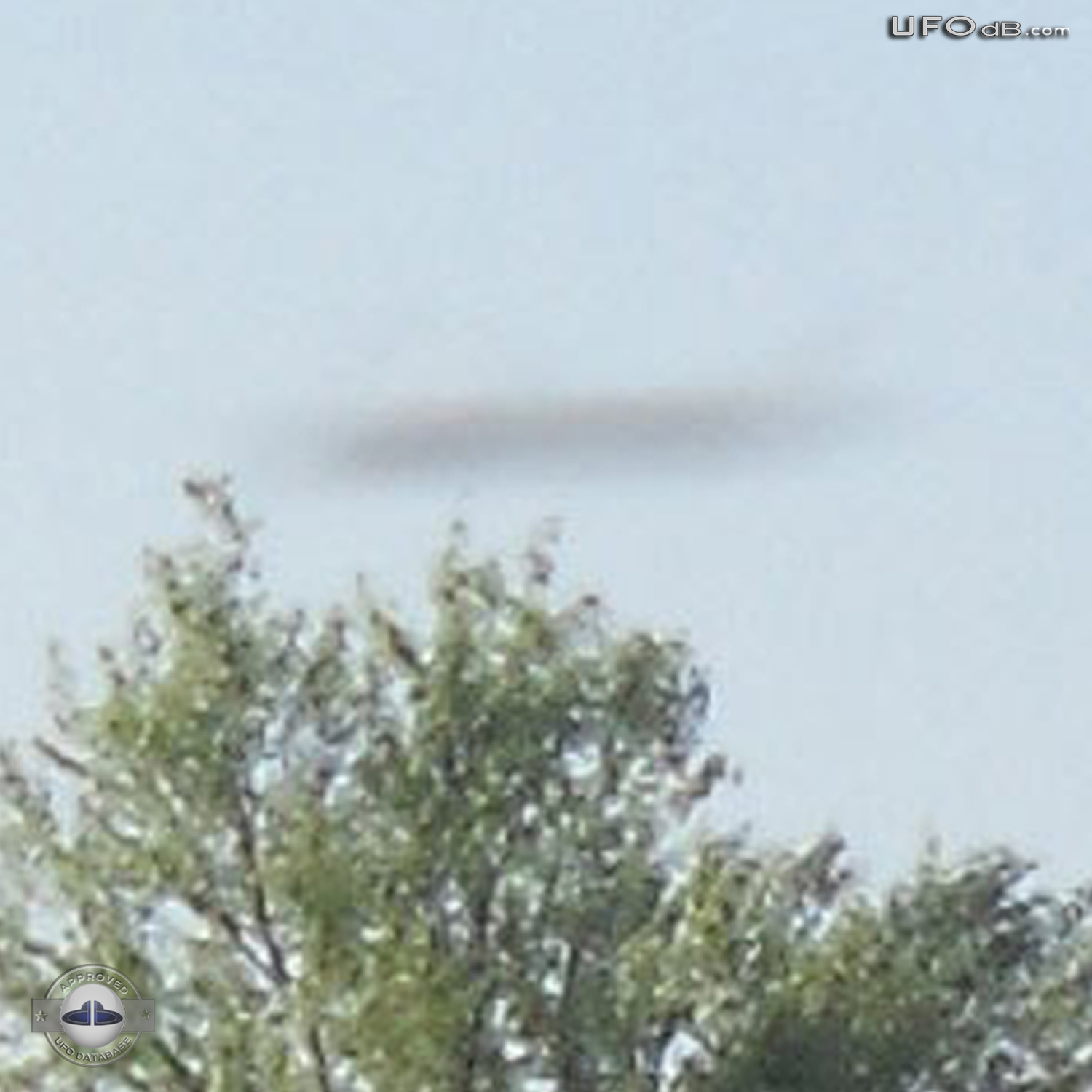 Bradley Ponds Fisherman UFO picture | Lincolnshire UK | April 23 2011 UFO Picture #301-4