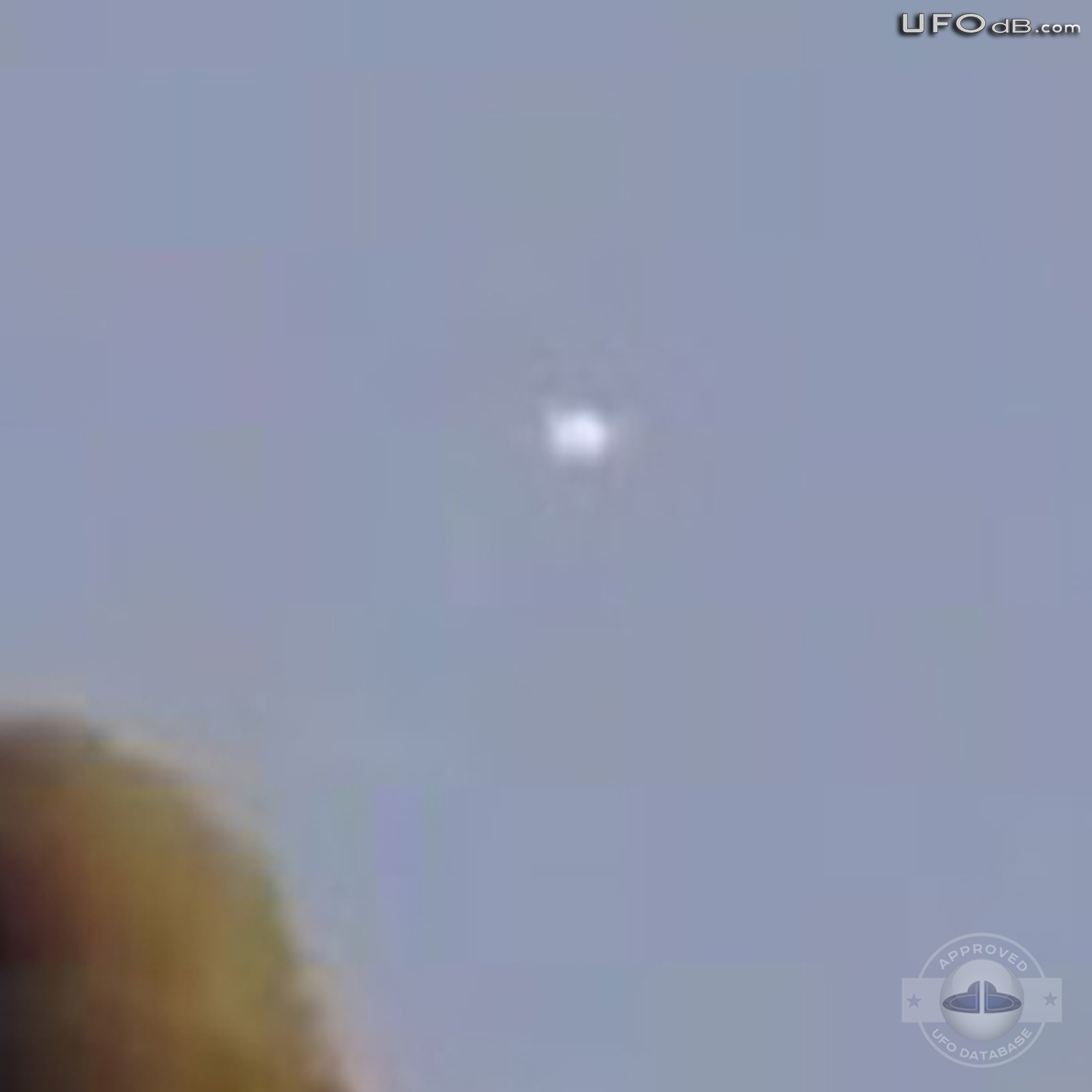 White craft UFO passing in the clouds of Mexico City | May 13 2011 UFO Picture #305-4