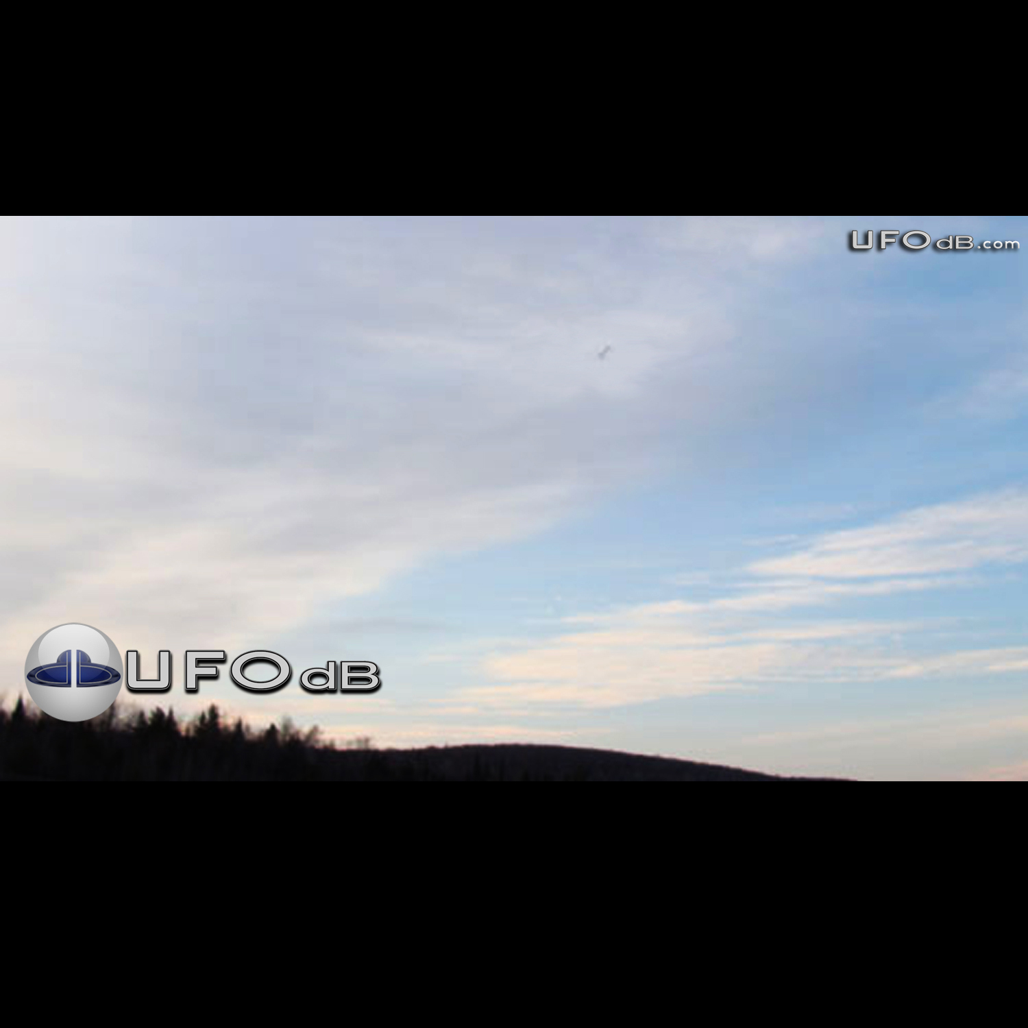 Giant T shaped UFO near USA border | New Brunswick Canada | April 2011 UFO Picture #307-1