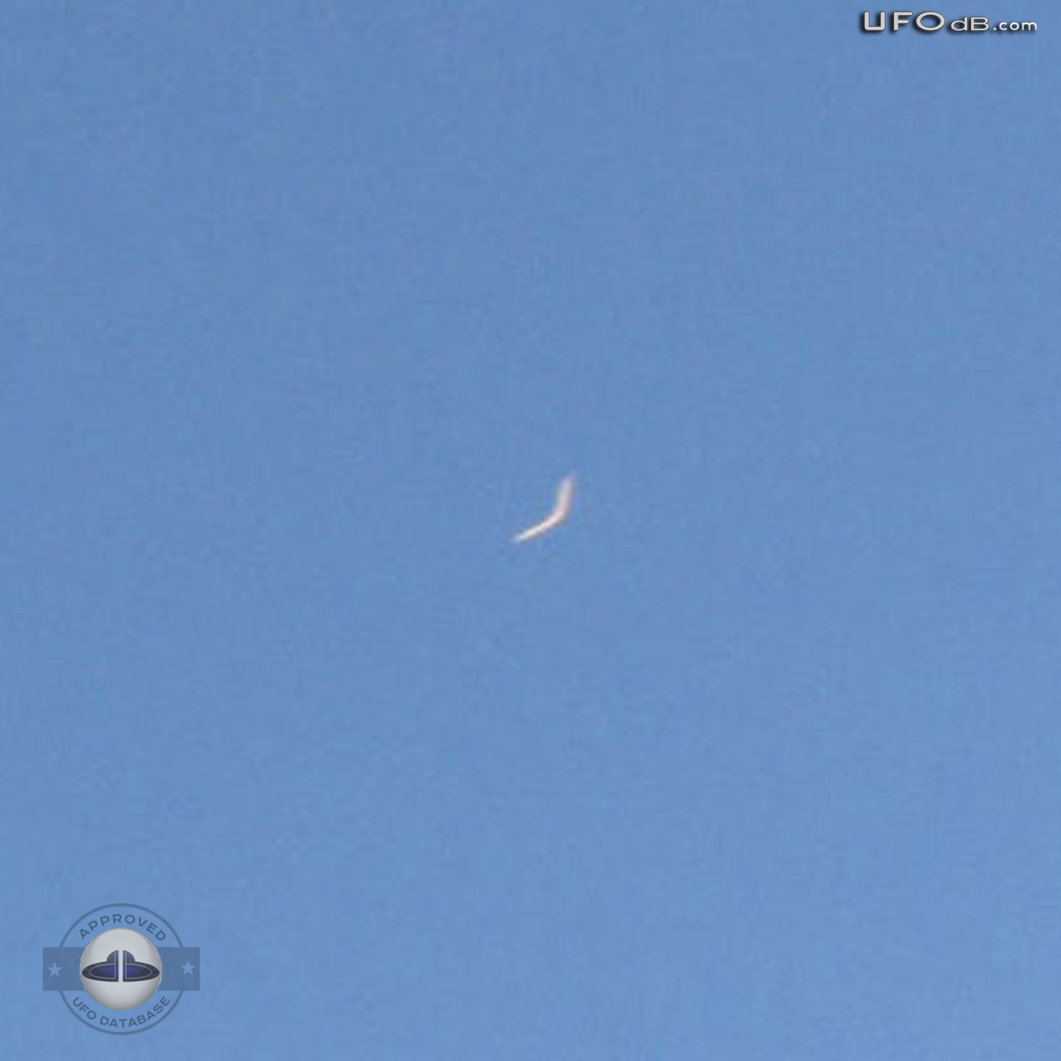 Beige Color Boomerang UFO seen in Auckland | New Zealand May 16 2011 UFO Picture #311-3