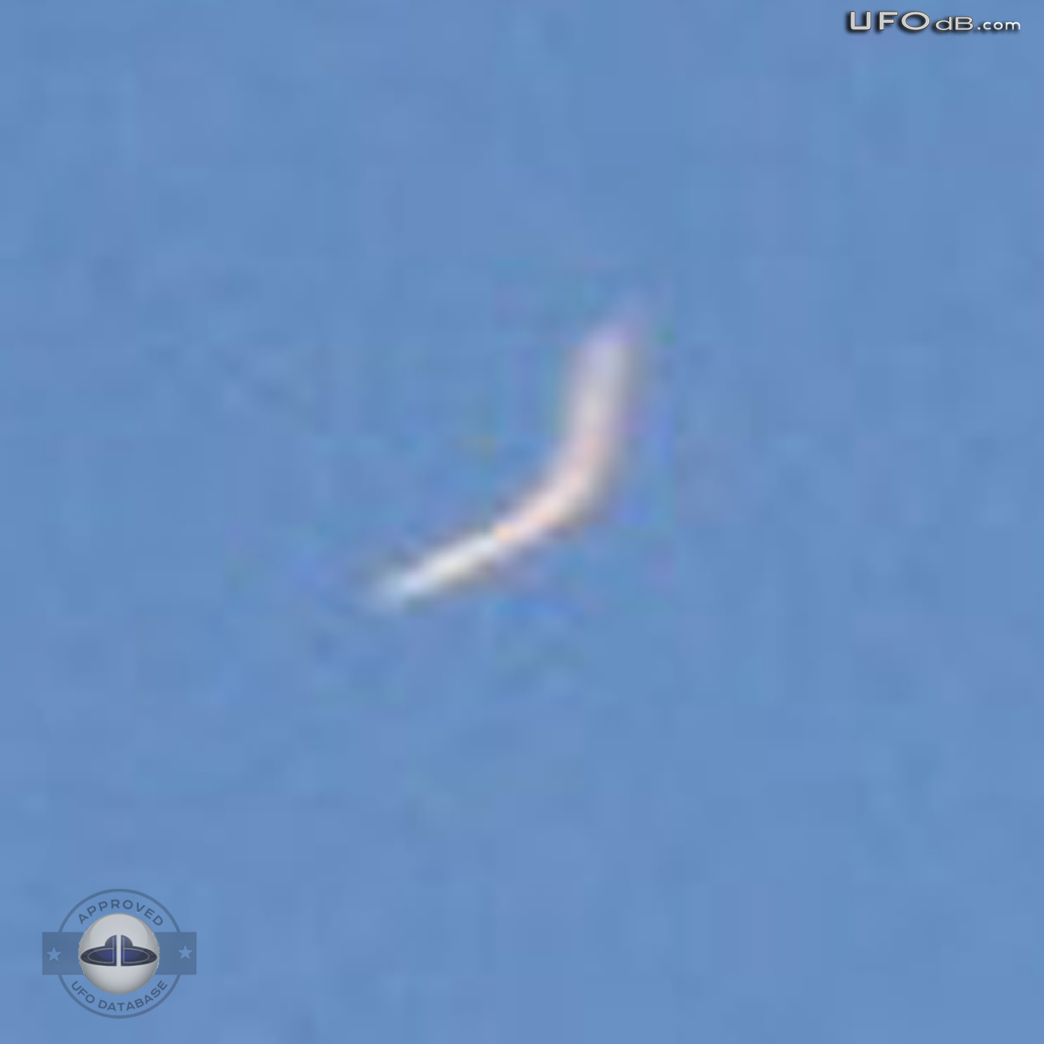 Beige Color Boomerang UFO seen in Auckland | New Zealand May 16 2011 UFO Picture #311-4