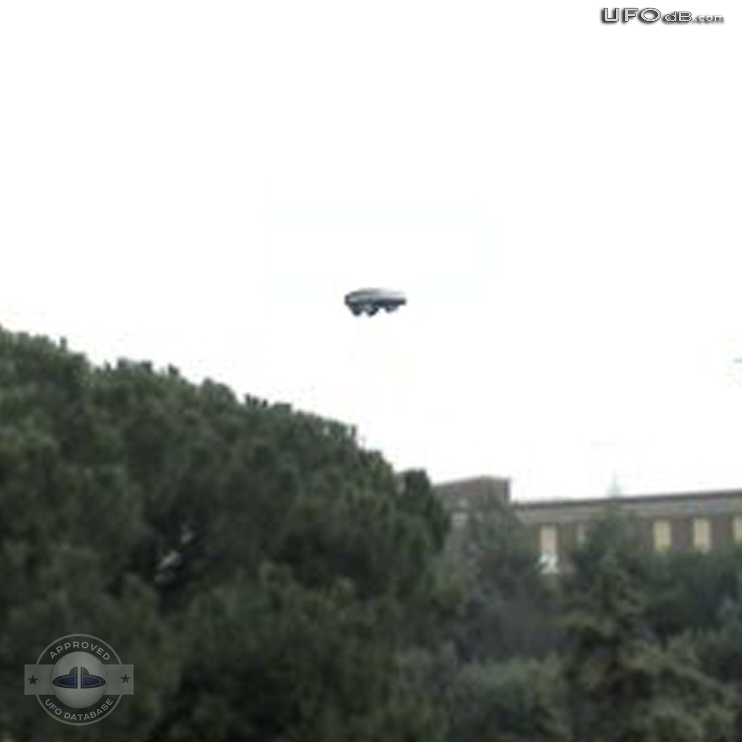Very Strange UFO caught on picture over Rome | Italy | January 19 2011 UFO Picture #312-2