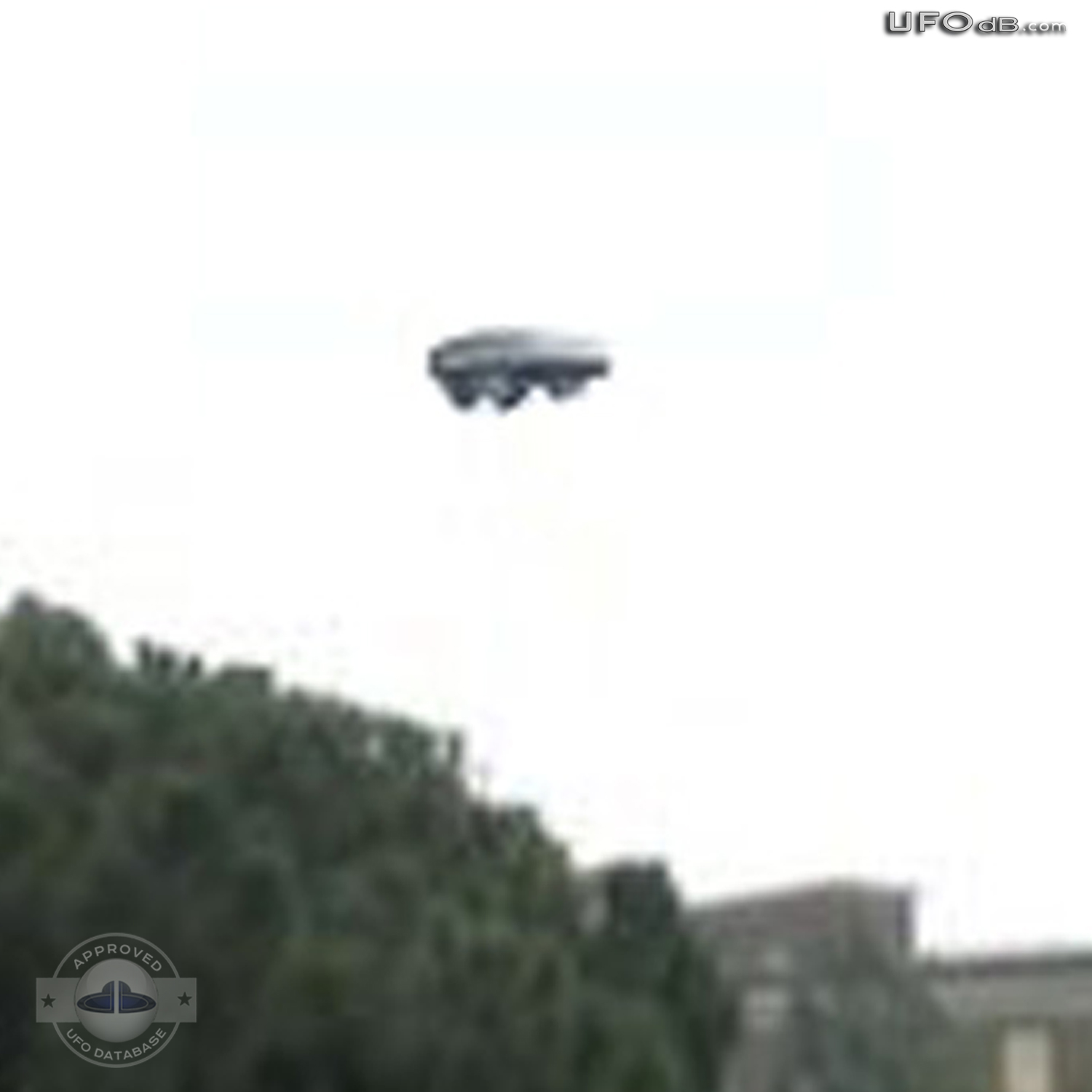 Very Strange UFO caught on picture over Rome | Italy | January 19 2011 UFO Picture #312-3