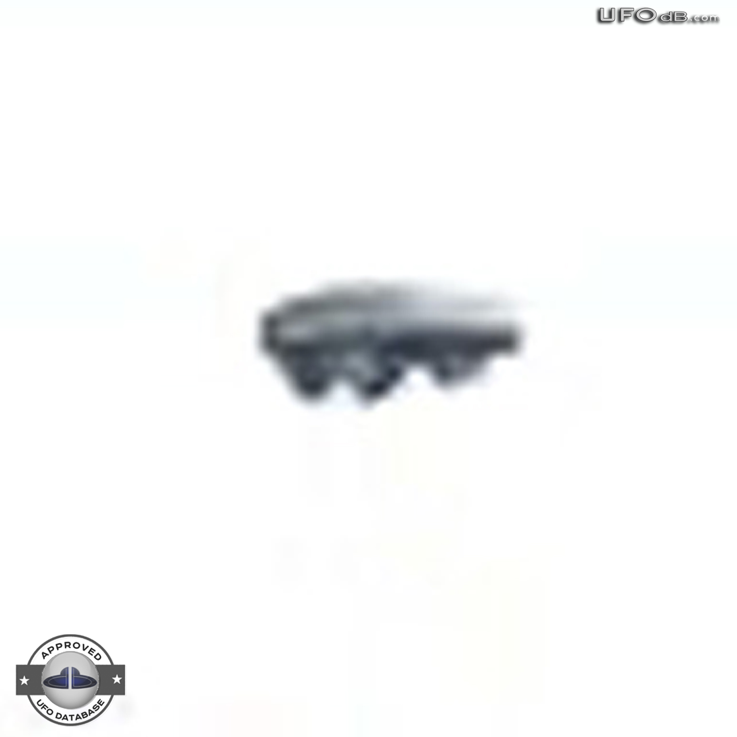 Very Strange UFO caught on picture over Rome | Italy | January 19 2011 UFO Picture #312-4