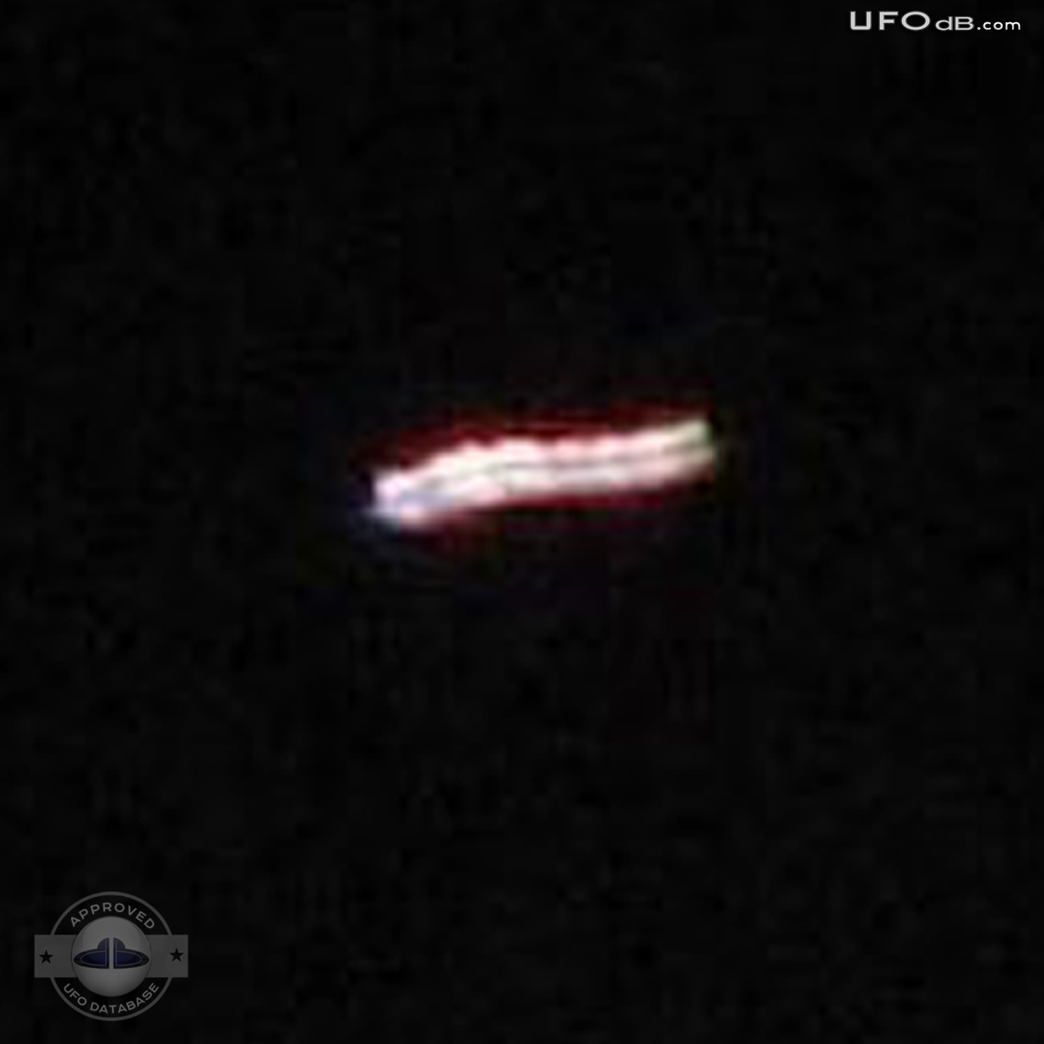 Bouncing UFO seen during Eclipse in Dominican Republic | December 2010 UFO Picture #313-4