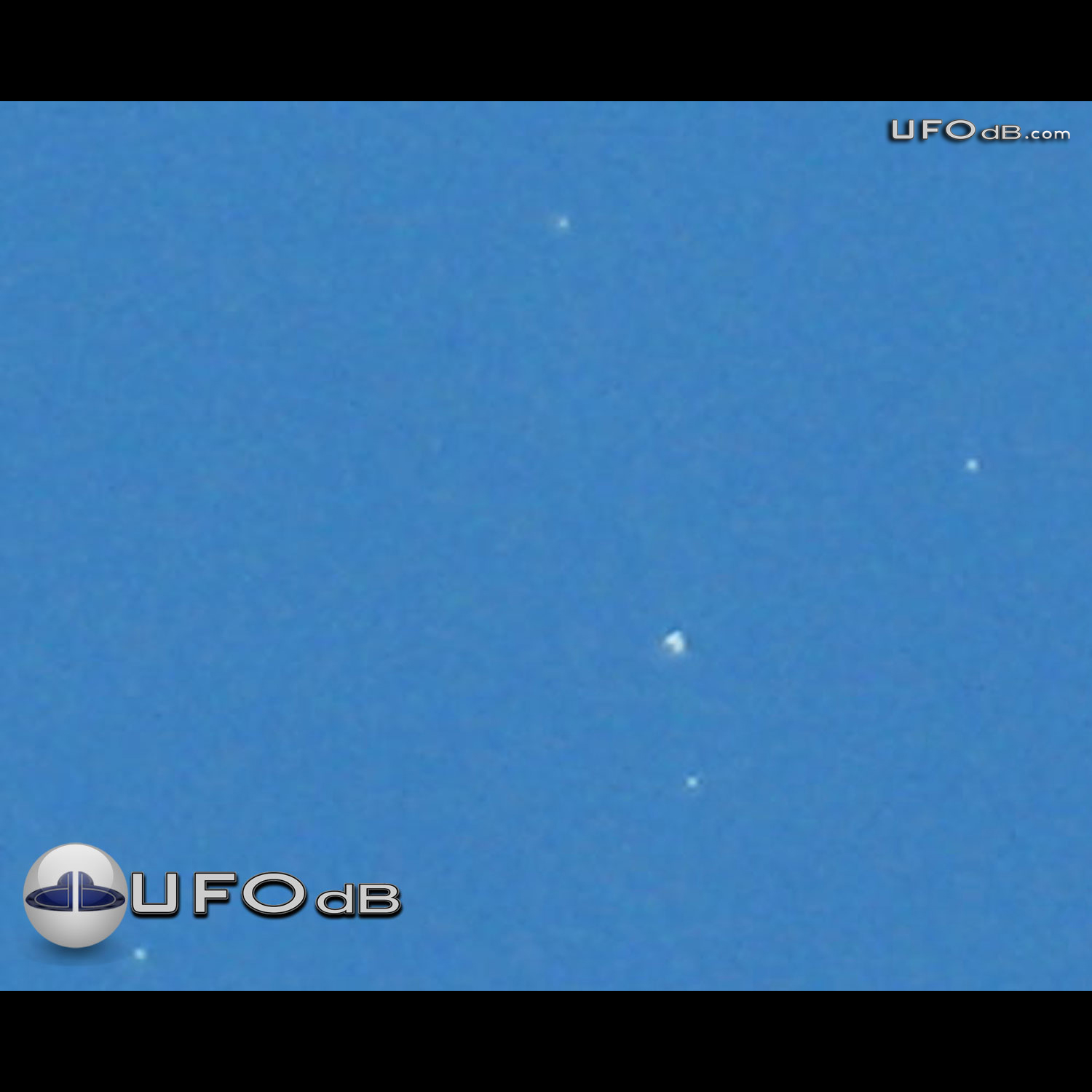 Five Apparent UFOs in the sky of Portland | Oregon, USA | May 1 2011 UFO Picture #314-1