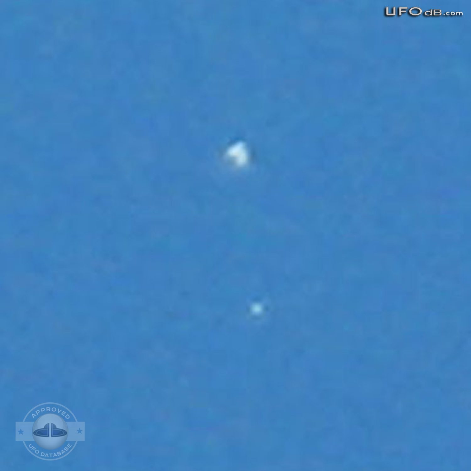 Five Apparent UFOs in the sky of Portland | Oregon, USA | May 1 2011 UFO Picture #314-3