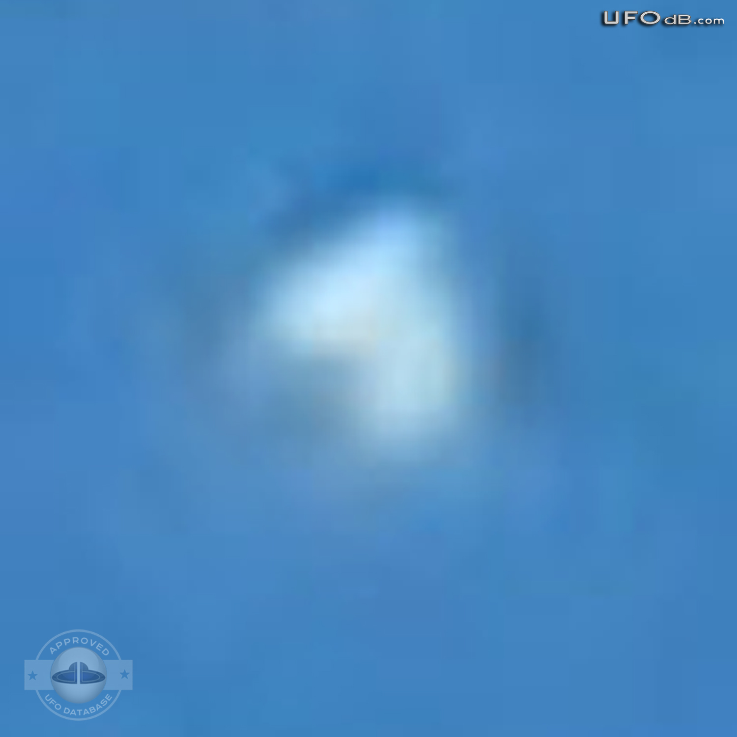 Five Apparent UFOs in the sky of Portland | Oregon, USA | May 1 2011 UFO Picture #314-5