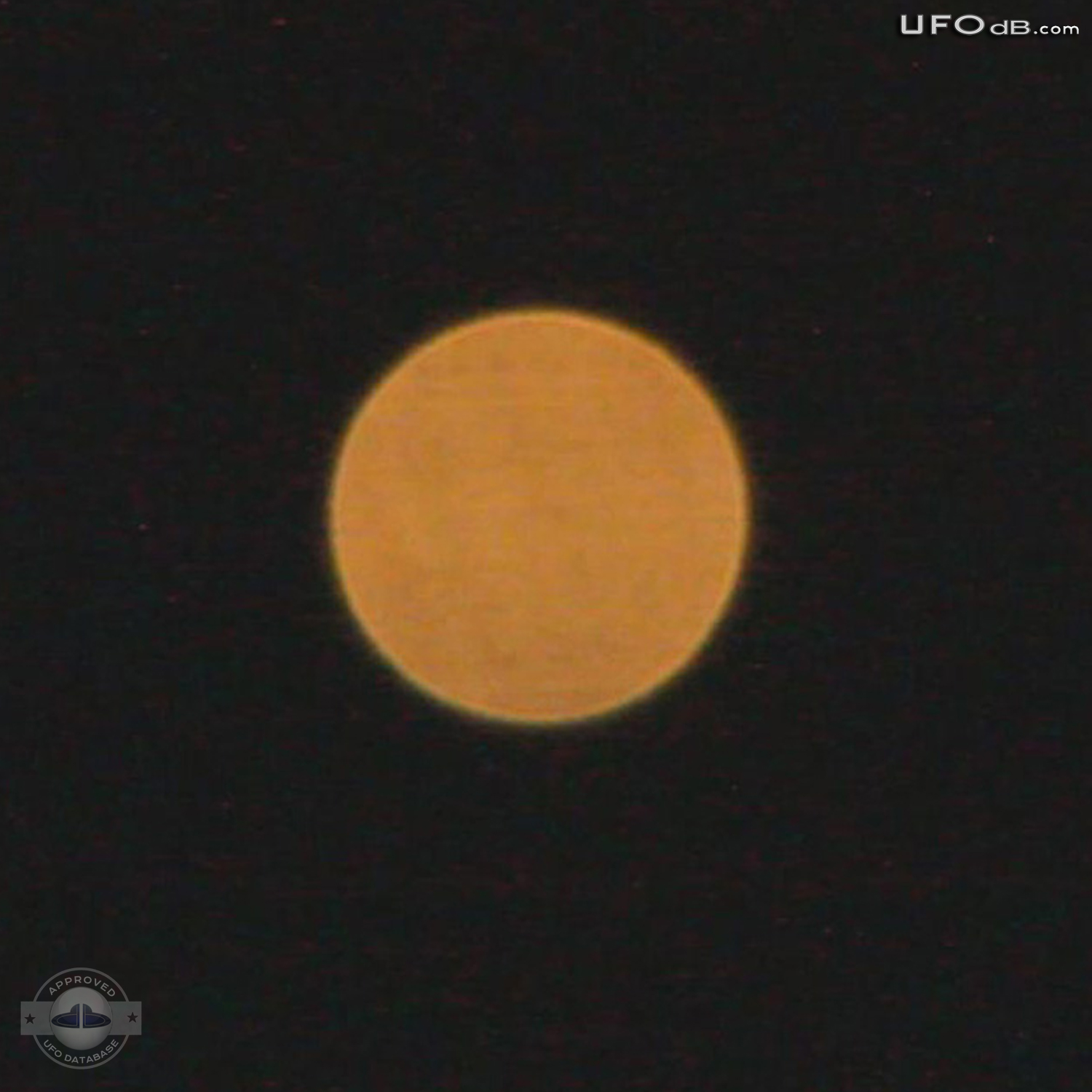 Perfect Orange Sphere UFO in Longueuil, Quebec, Canada | March 20 2011 UFO Picture #316-3