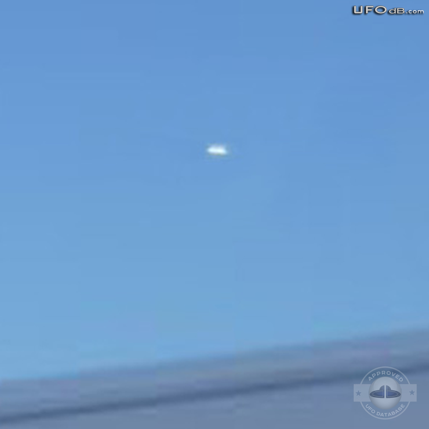 TACA passenger get UFO picture during flight over Peru | June 18 2010 UFO Picture #317-4