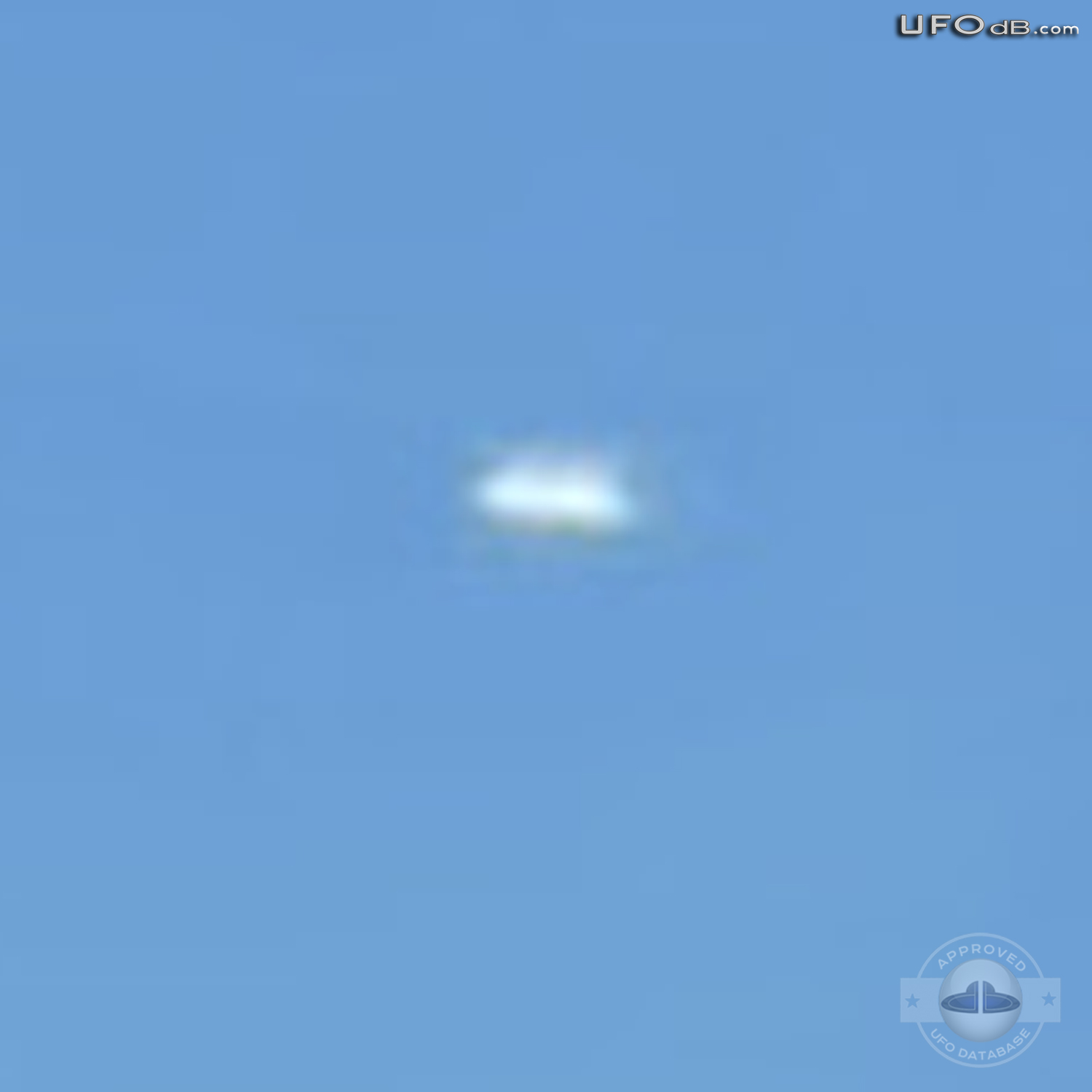 TACA passenger get UFO picture during flight over Peru | June 18 2010 UFO Picture #317-5