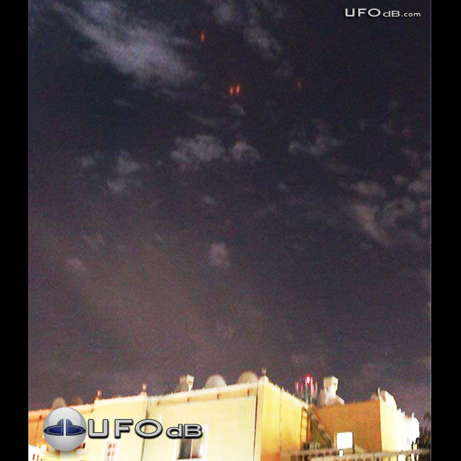 Light Pillars UFOs seen as Heavenly Signs in Bahrain | March 18 2011 UFO Picture #318-1