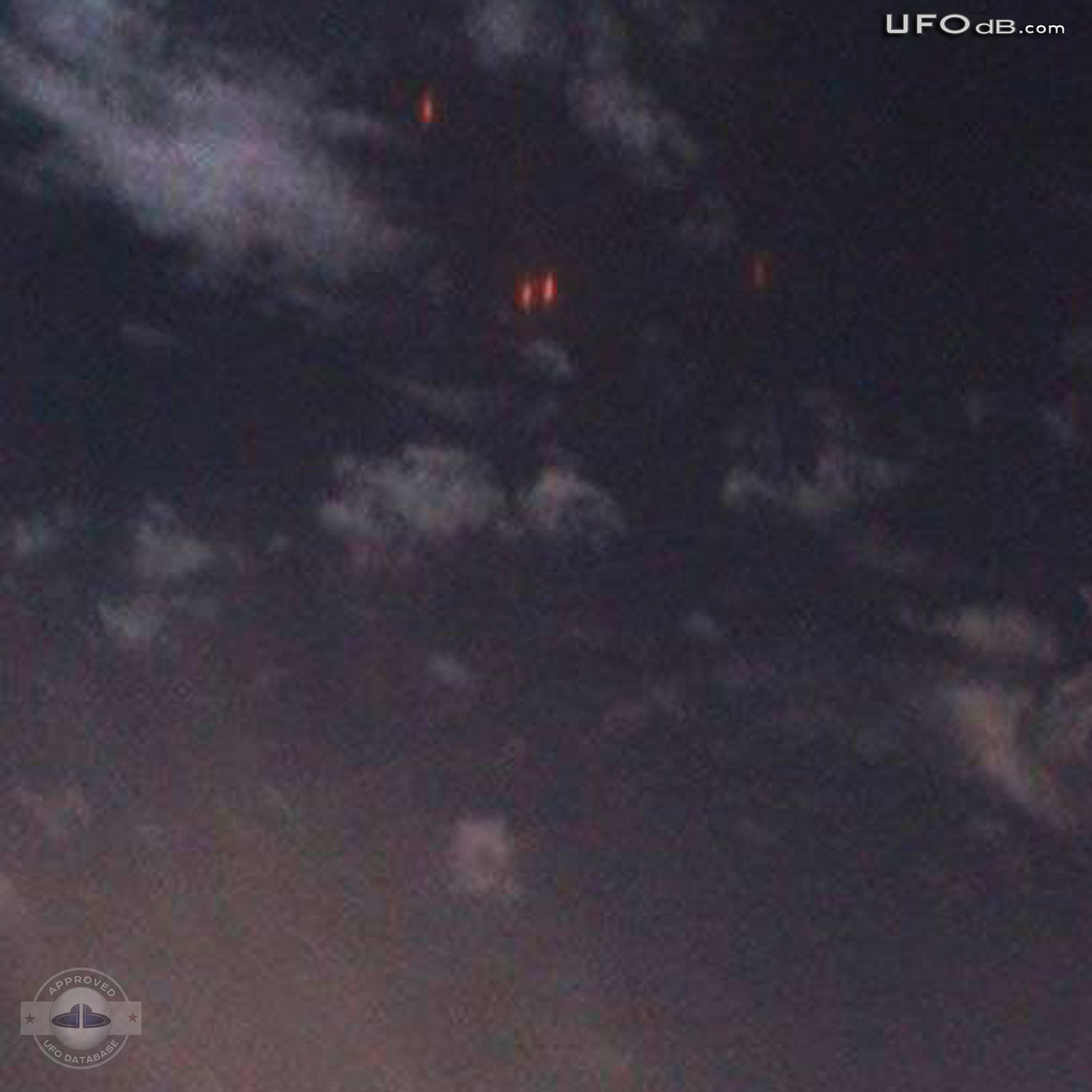 Light Pillars UFOs seen as Heavenly Signs in Bahrain | March 18 2011 UFO Picture #318-2