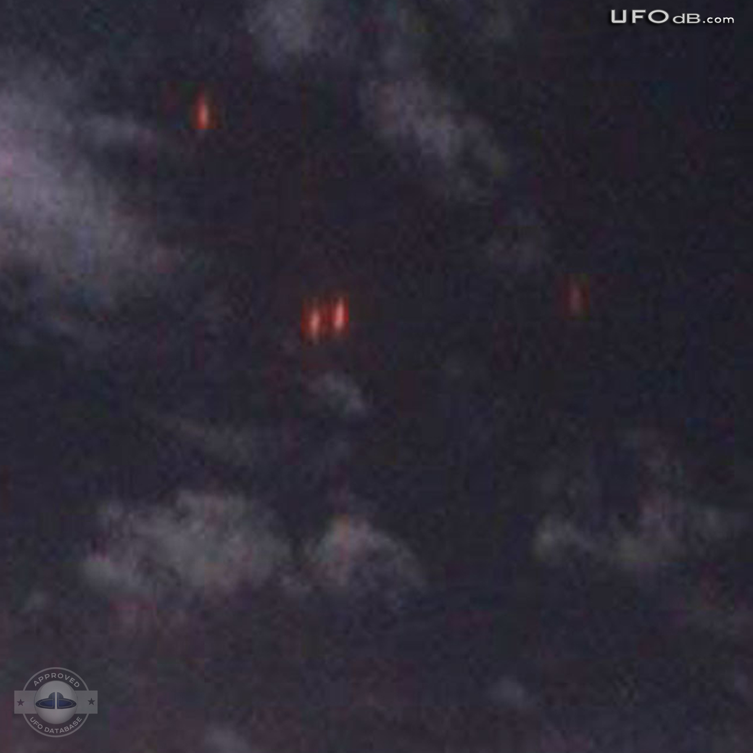 Light Pillars UFOs seen as Heavenly Signs in Bahrain | March 18 2011 UFO Picture #318-3