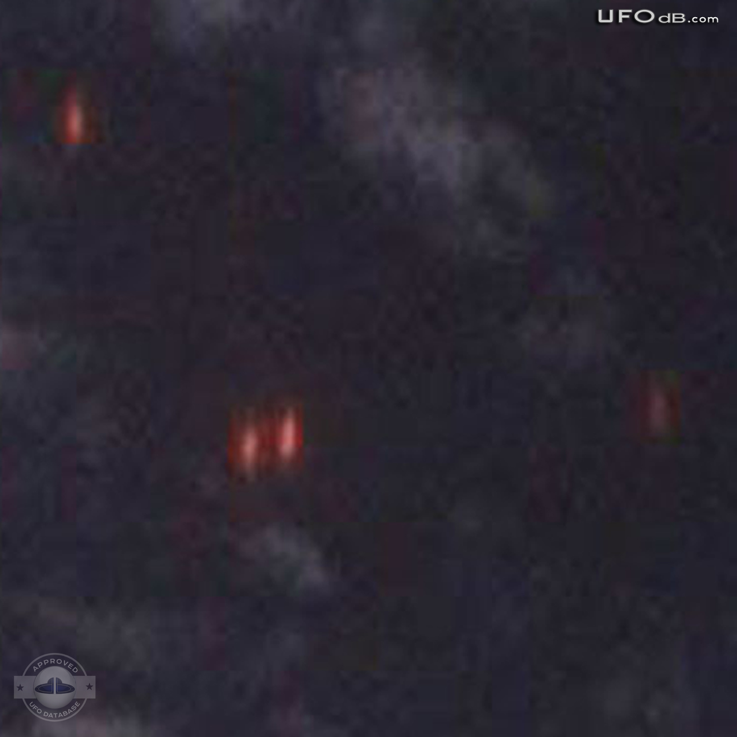Light Pillars UFOs seen as Heavenly Signs in Bahrain | March 18 2011 UFO Picture #318-4