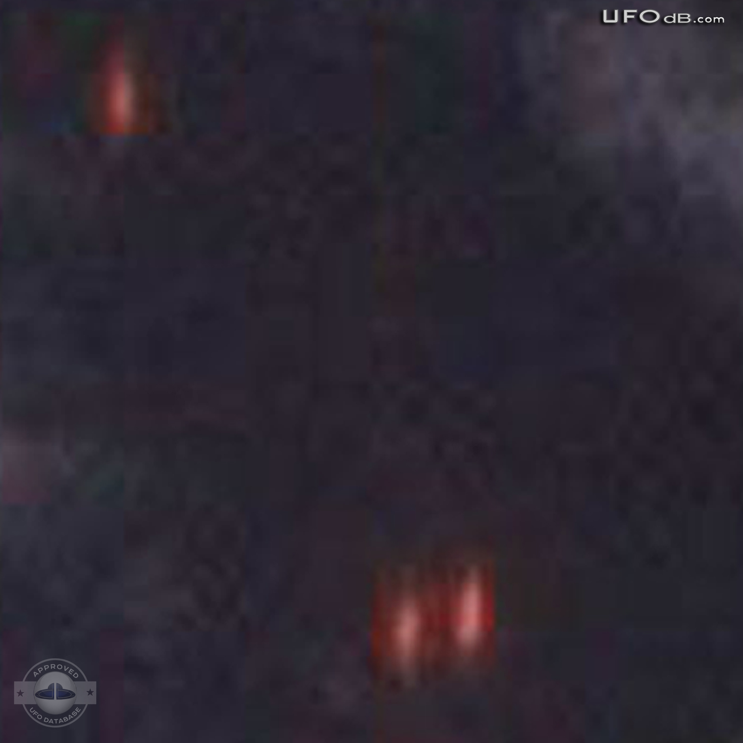 Light Pillars UFOs seen as Heavenly Signs in Bahrain | March 18 2011 UFO Picture #318-5