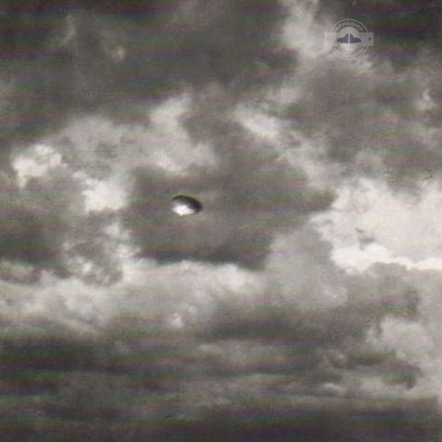 UFO picture of UFO flying over the town of Rosetta in KwaZulu-Natal UFO Picture #32-2