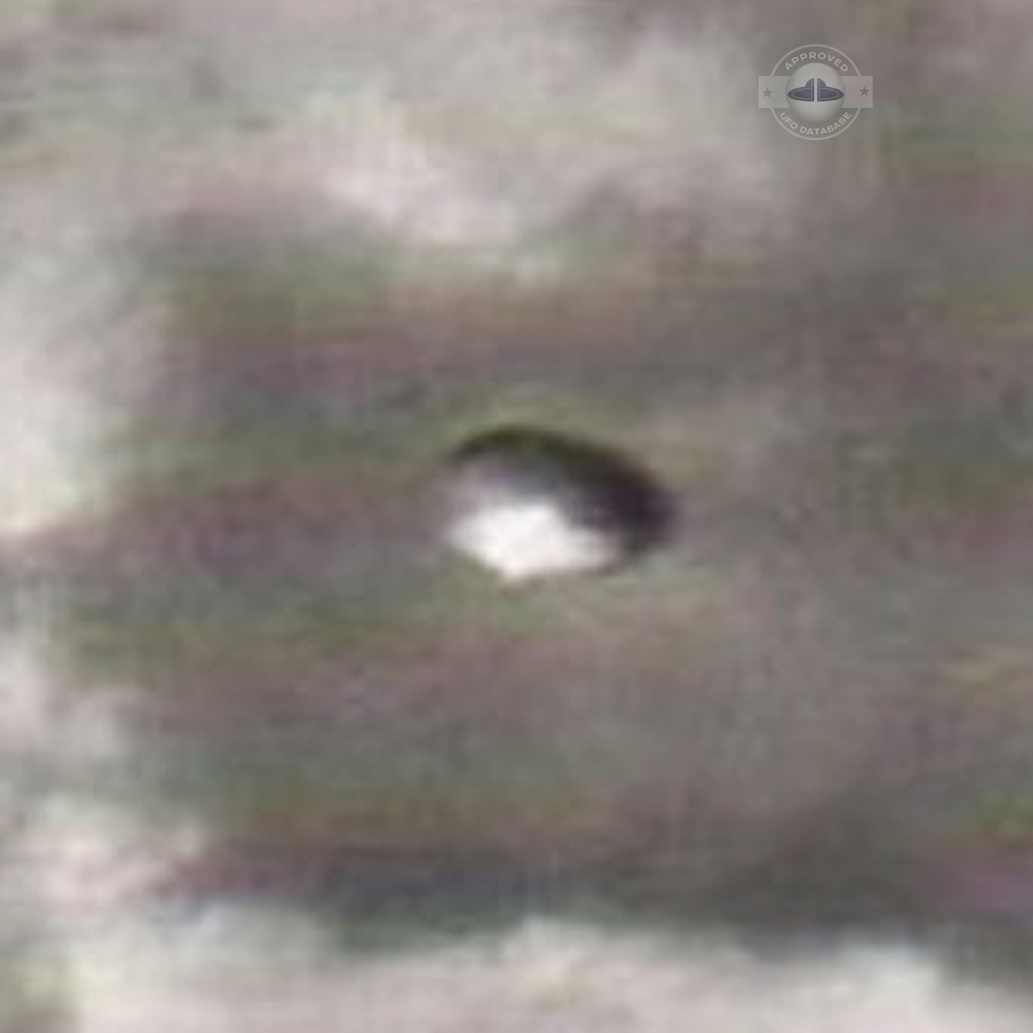 UFO picture of UFO flying over the town of Rosetta in KwaZulu-Natal UFO Picture #32-4