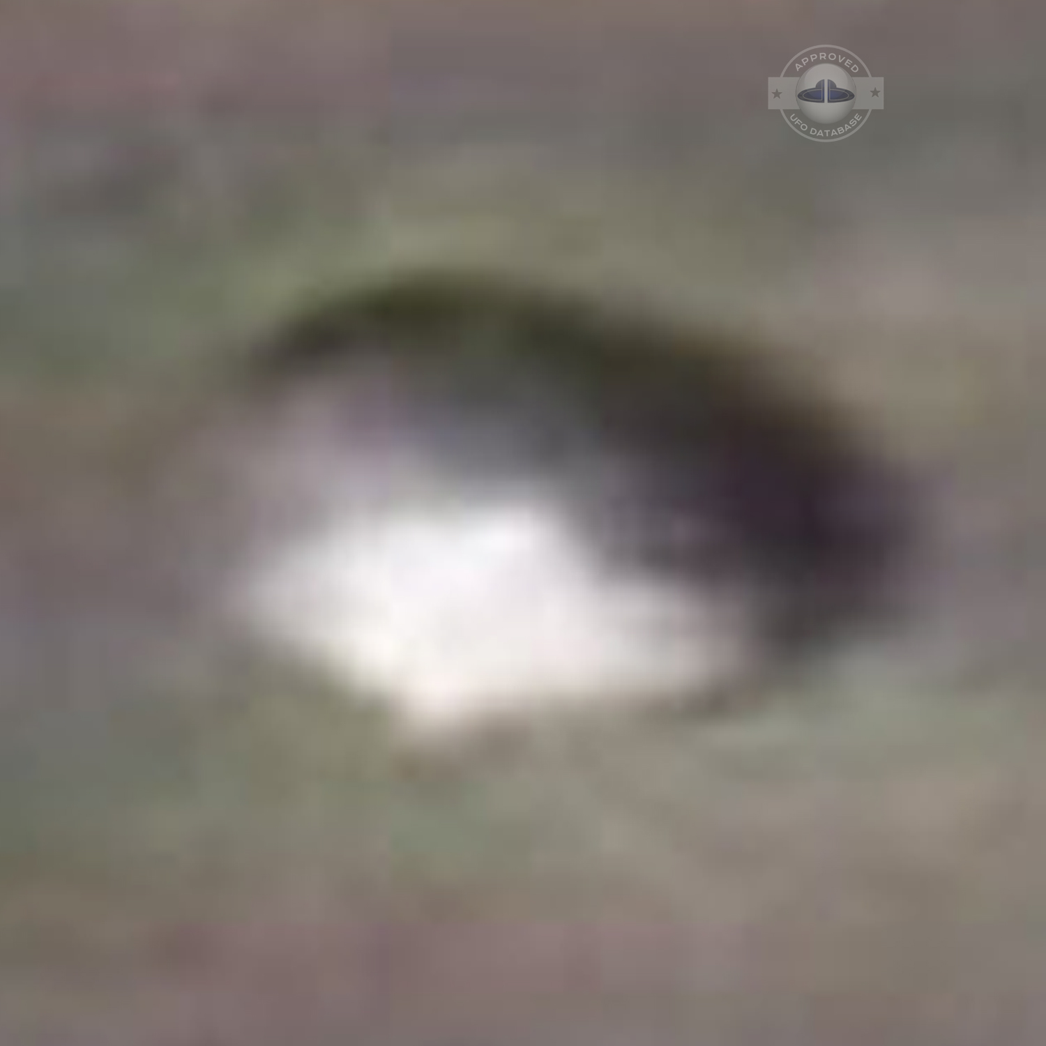 UFO picture of UFO flying over the town of Rosetta in KwaZulu-Natal UFO Picture #32-5