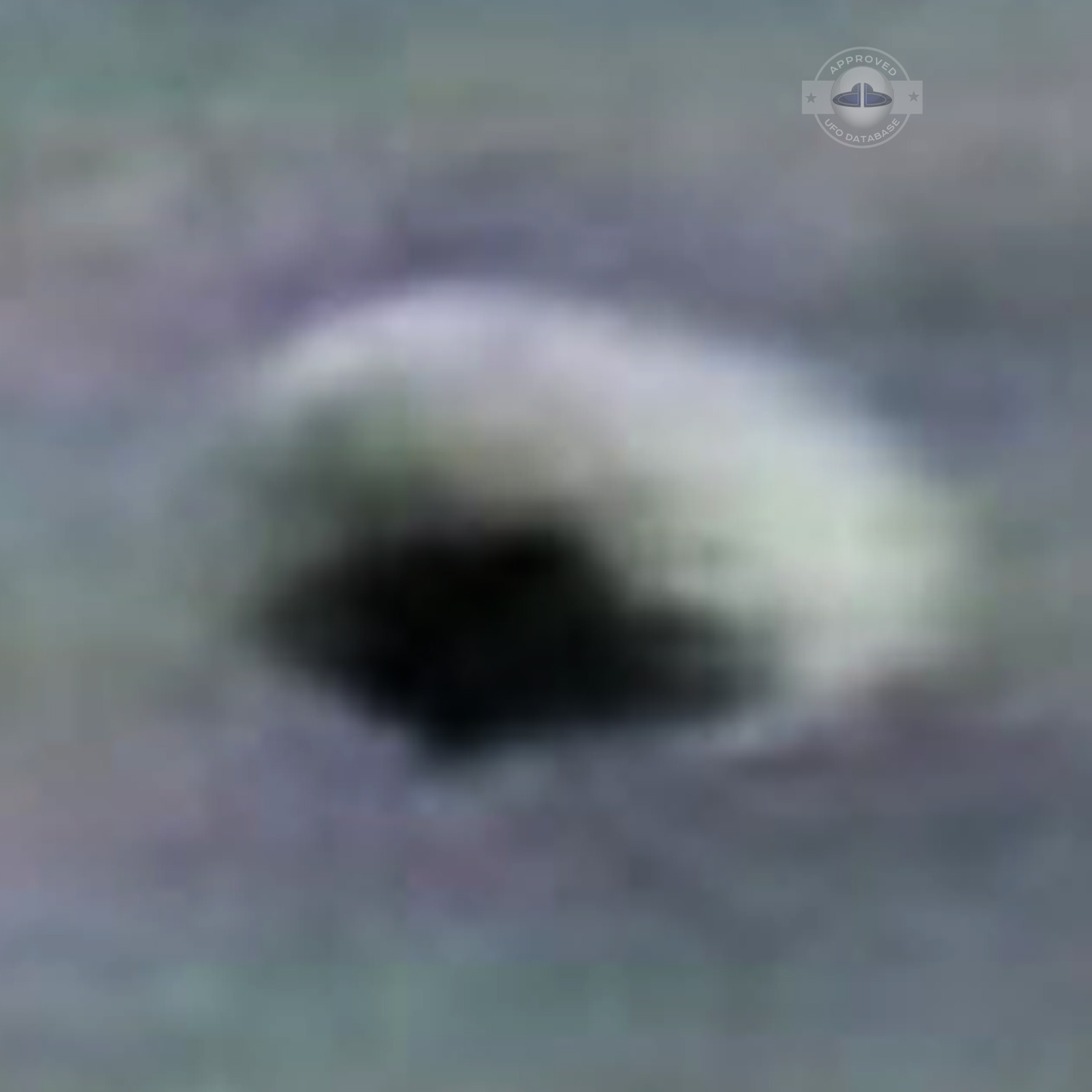UFO picture of UFO flying over the town of Rosetta in KwaZulu-Natal UFO Picture #32-6