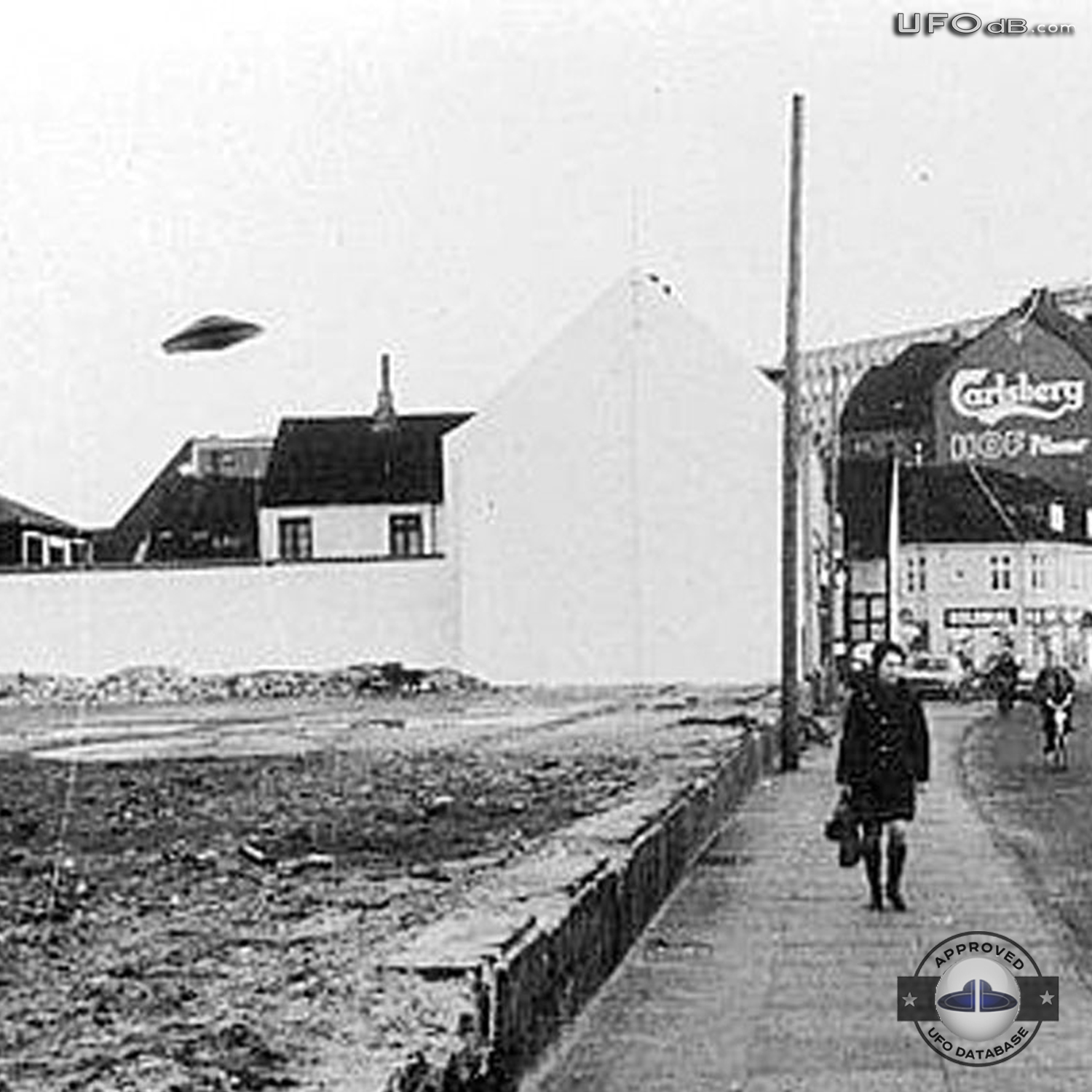 Aarhus Denmark - Rare Classic Saucer Shape UFO picture | November 1971 UFO Picture #320-2