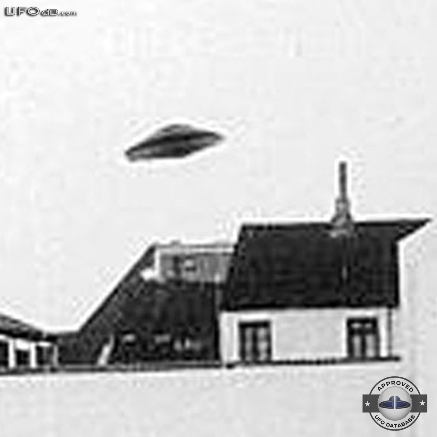 Aarhus Denmark - Rare Classic Saucer Shape UFO picture | November 1971 UFO Picture #320-4