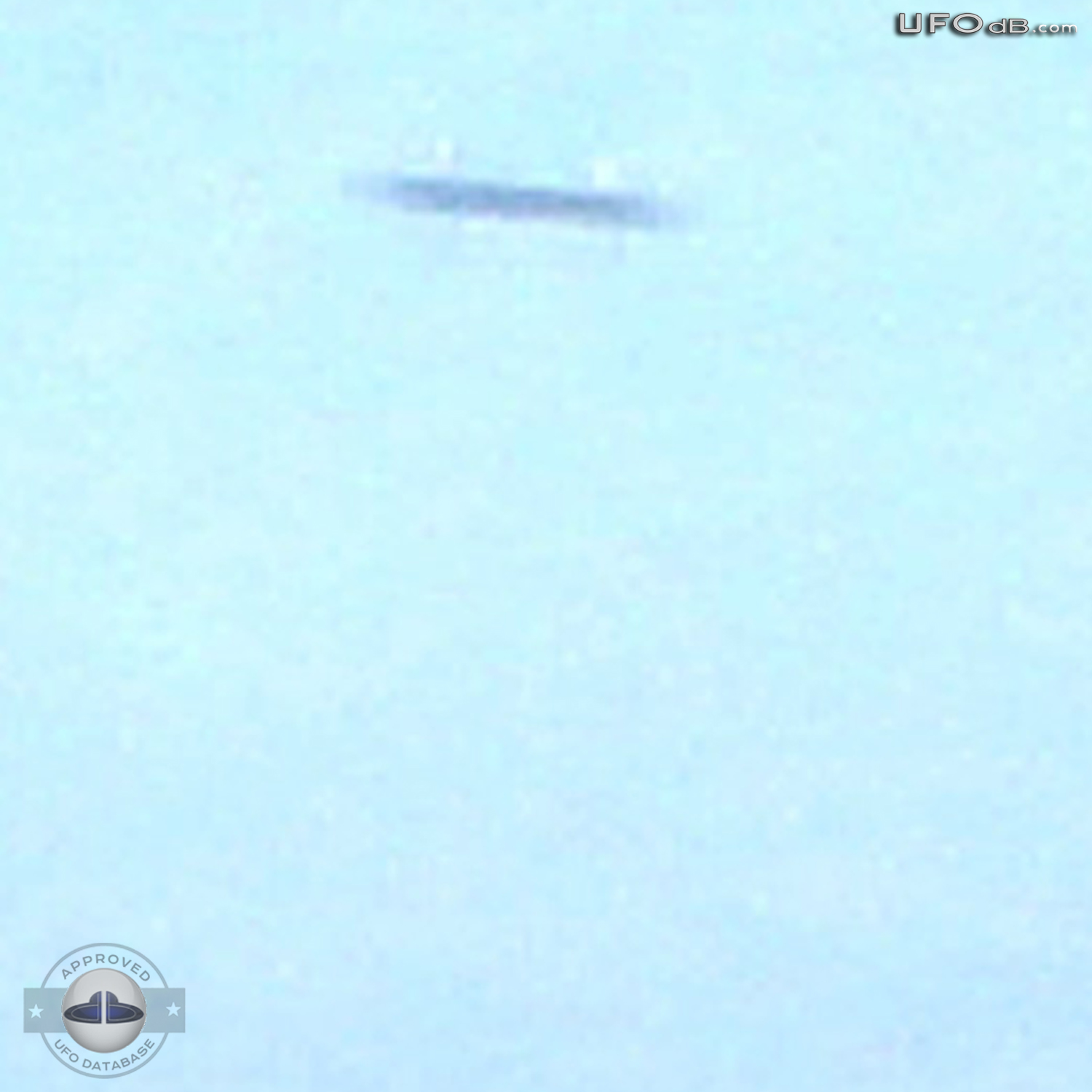 Colombia Saucer flying over the hills caught on picture | March 3 2003 UFO Picture #322-3