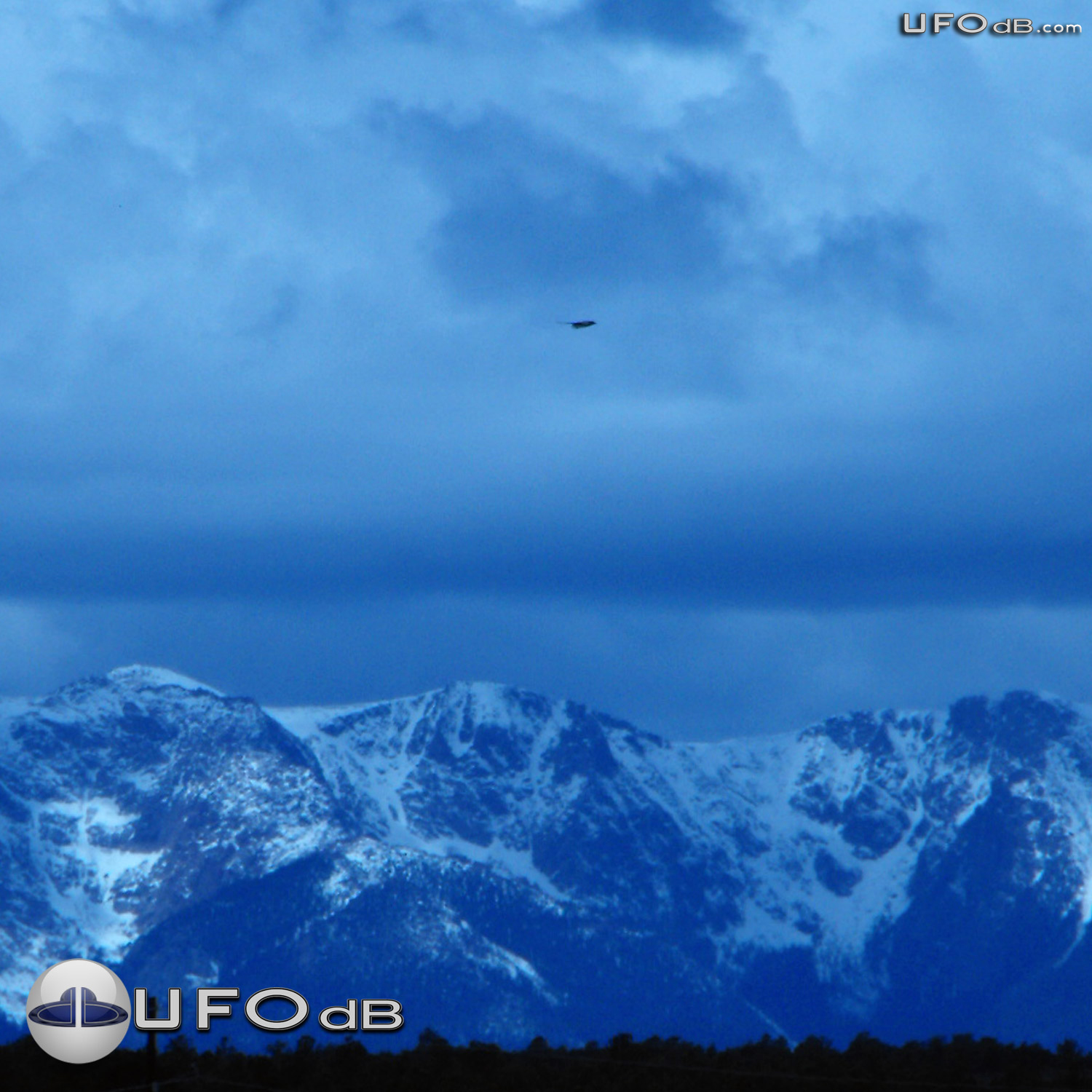 Panoramic picture capture a passing UFO in Colorado, USA | May 21 2011 UFO Picture #325-1