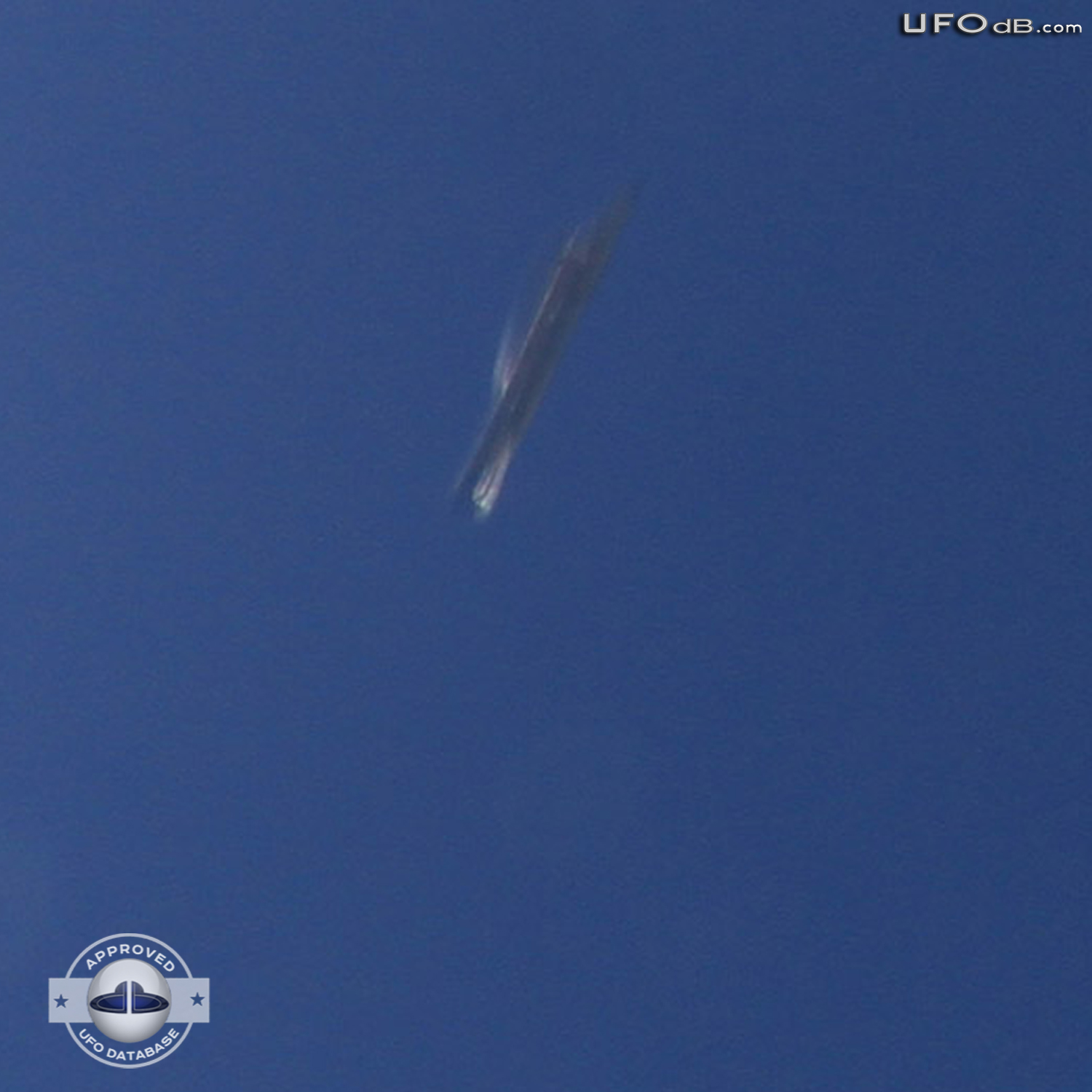 Incredibly Fast UFO caught on picture in Michigan, USA | May 24 2011 UFO Picture #326-3