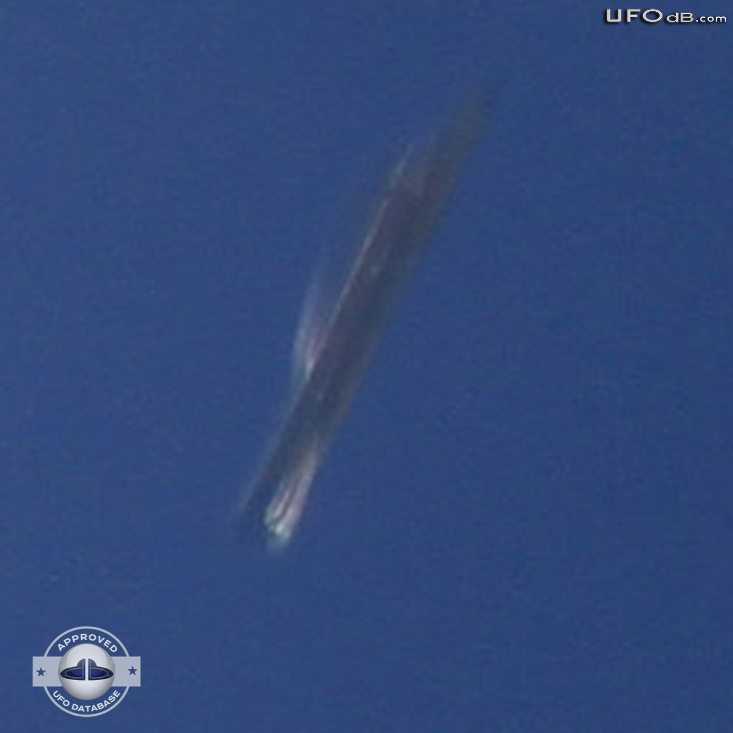 Incredibly Fast UFO caught on picture in Michigan, USA | May 24 2011 UFO Picture #326-4