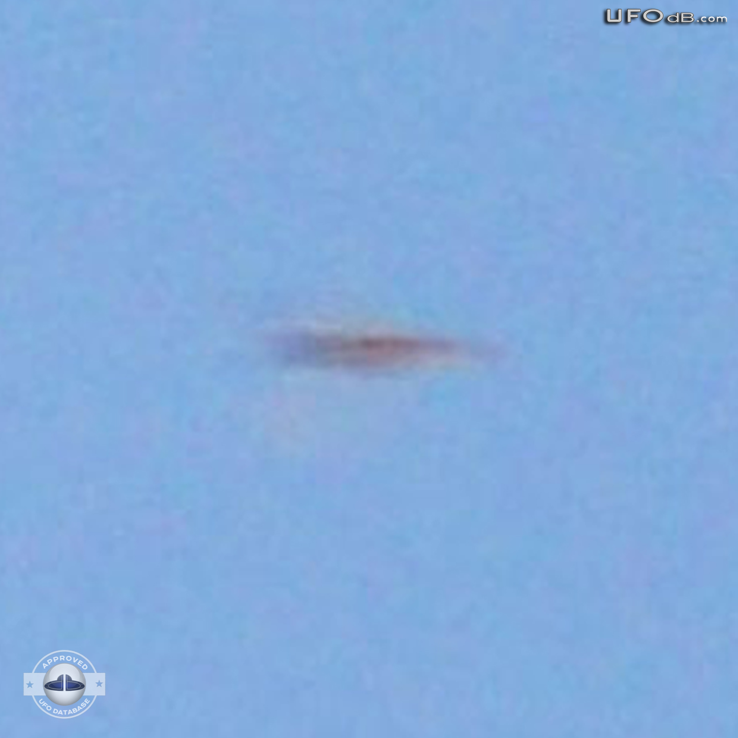 Photo Contest shot capture a passing UFO in Uruguay | May 18 2011 UFO Picture #329-4