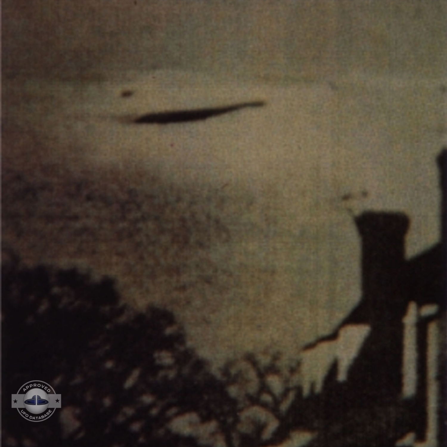 One of the oldest UFO picture taken in 1944 UFO over a house UFO Picture #33-2