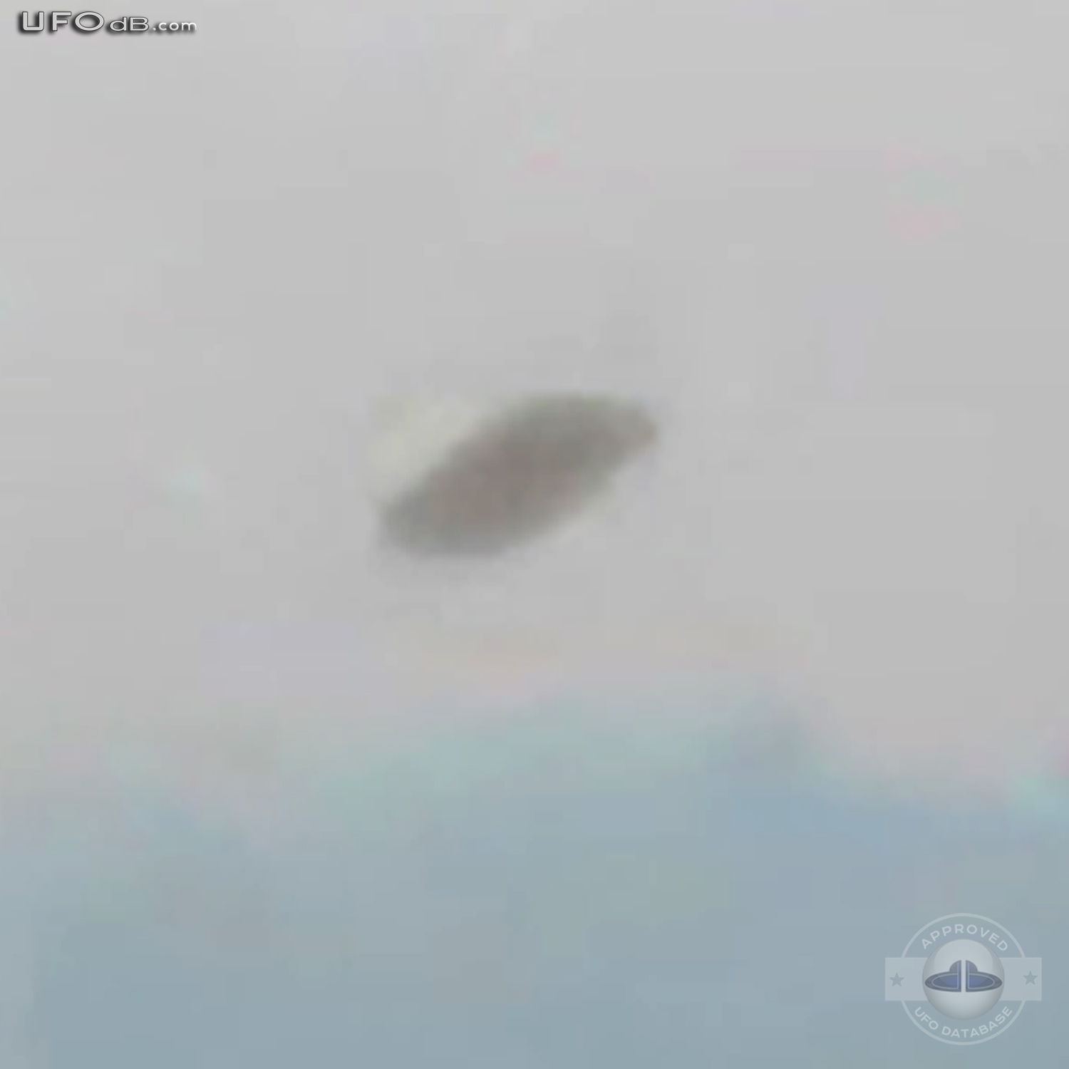 Humming whirring sounds heard with UFO picture | Hangzhou | April 2011 UFO Picture #332-6