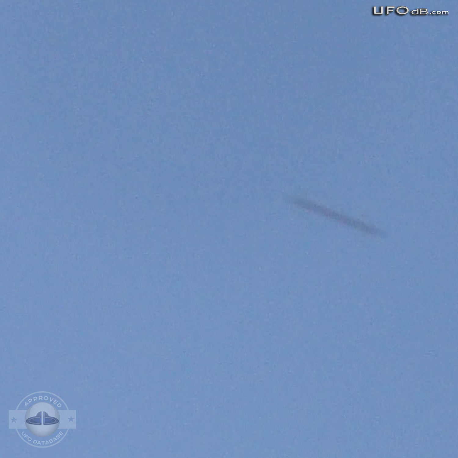 Guarulhos Airport, Brazil | UFO near airplane taking off | April 2011 UFO Picture #337-3