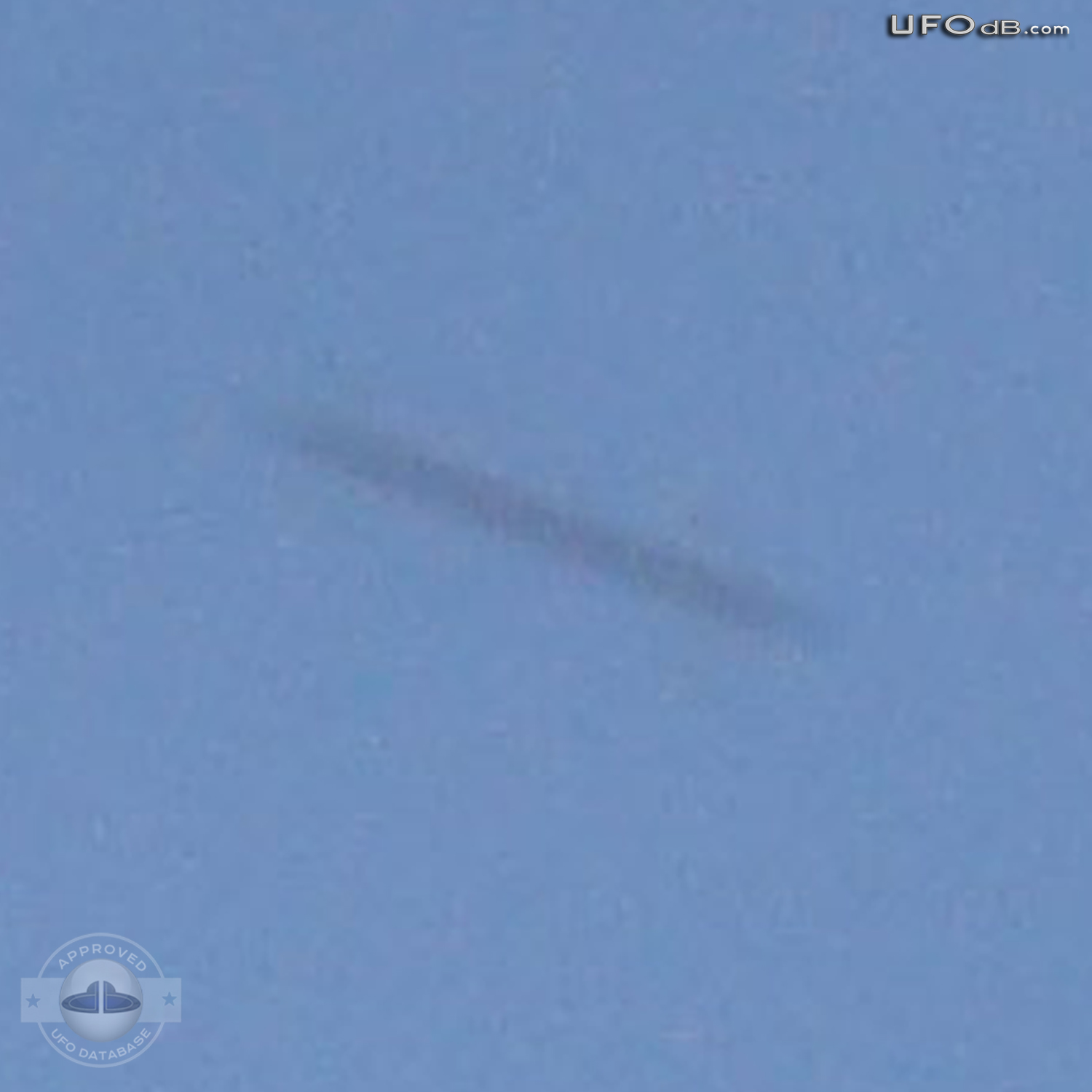 Guarulhos Airport, Brazil | UFO near airplane taking off | April 2011 UFO Picture #337-4